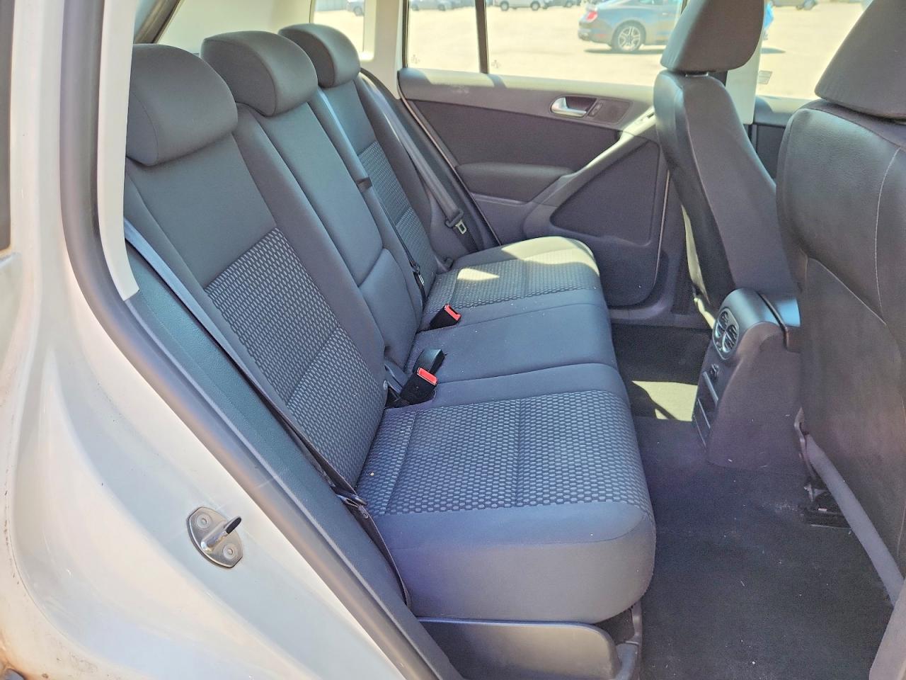 2011 Volkswagen Tiguan White vin: WVGBV7AX2BW524096