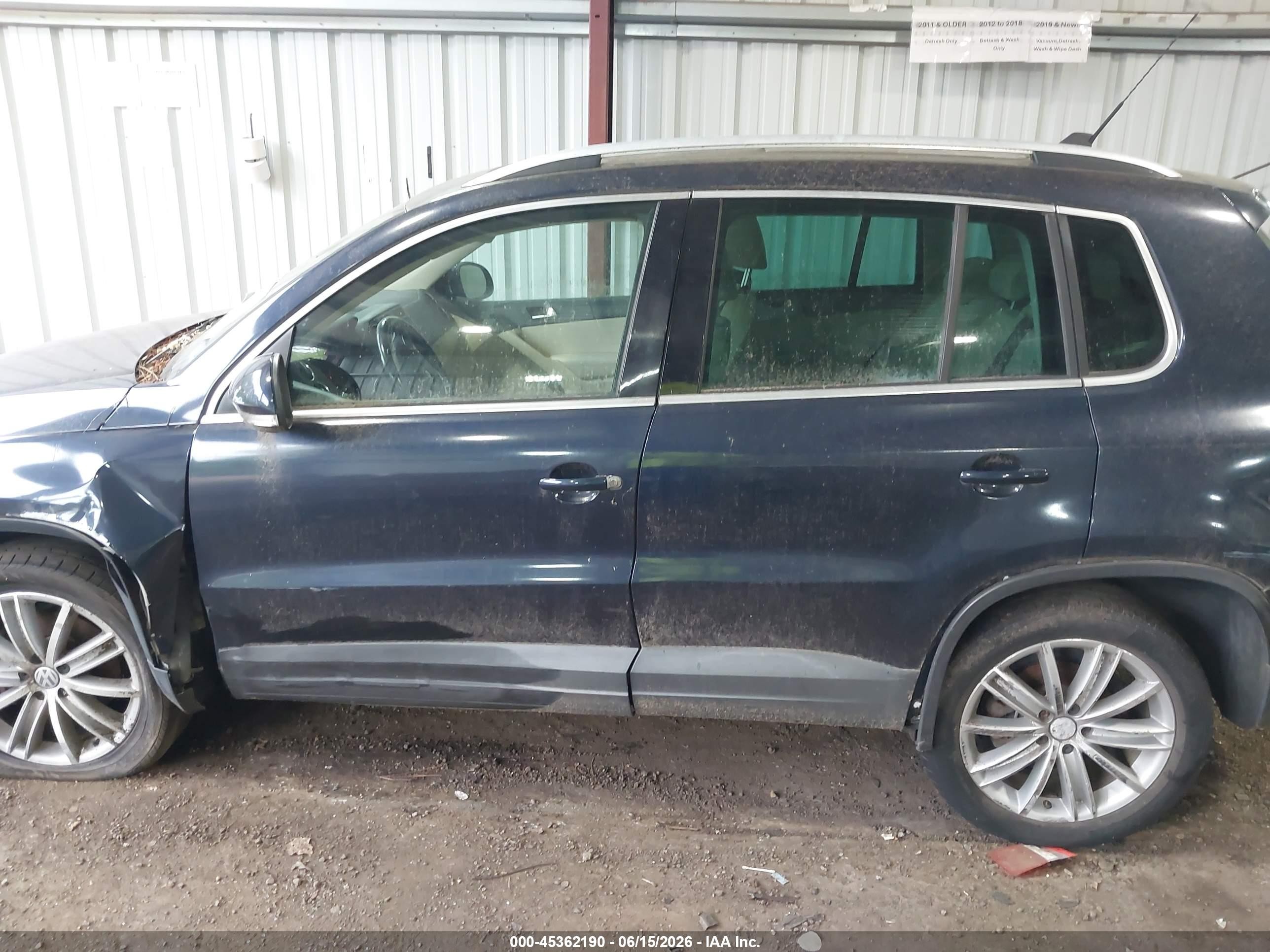 2011 Volkswagen Tiguan Se Dark Blue vin: WVGBV7AX2BW534241