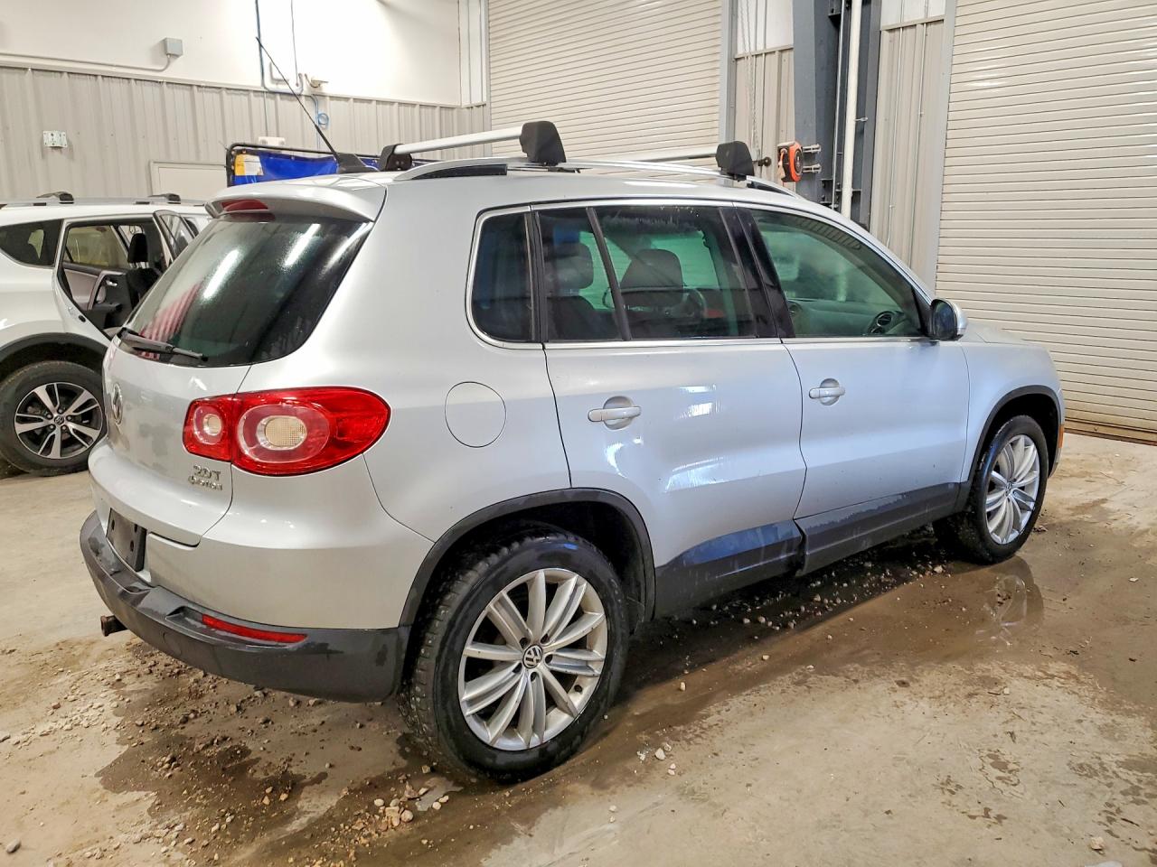 2011 Volkswagen Tiguan S Silver vin: WVGBV7AX2BW539293