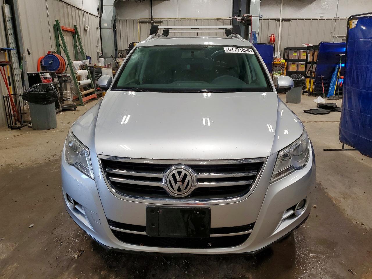 2011 Volkswagen Tiguan S Silver vin: WVGBV7AX2BW539293