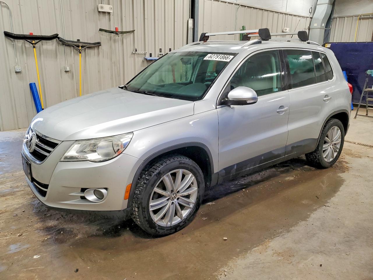 2011 Volkswagen Tiguan S Silver vin: WVGBV7AX2BW539293