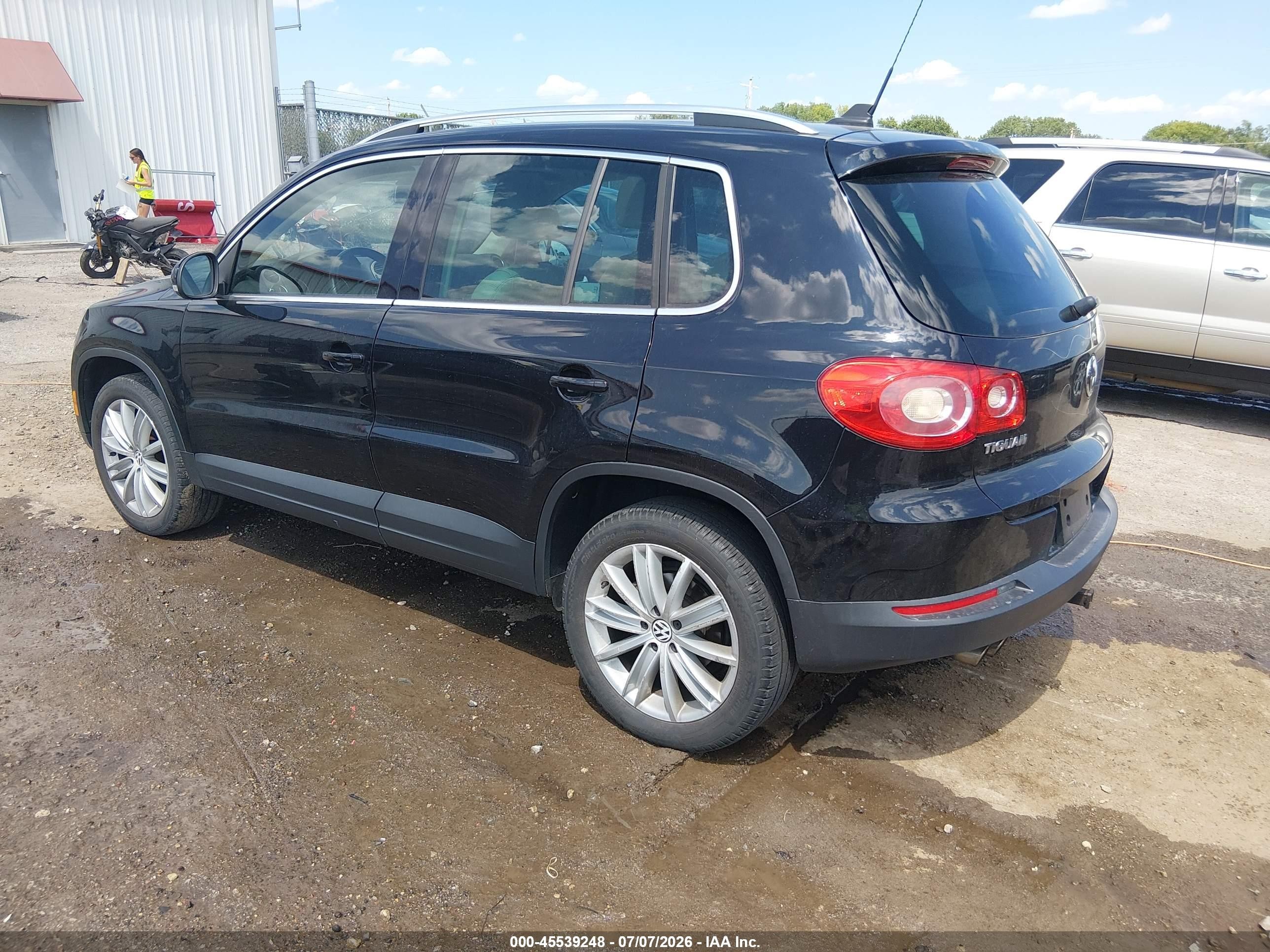 2011 Volkswagen Tiguan Sel Black vin: WVGBV7AX2BW545322