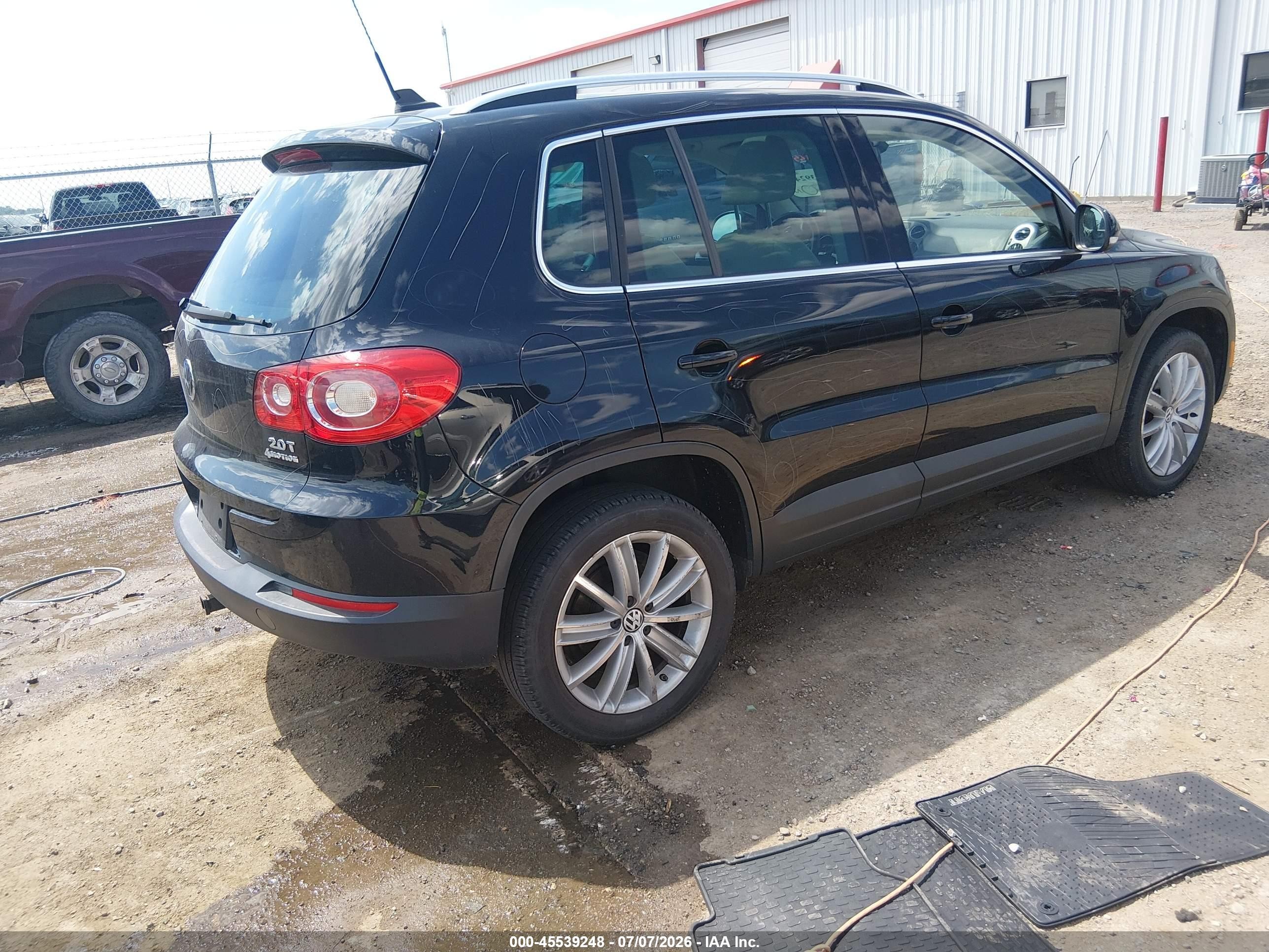 2011 Volkswagen Tiguan Sel Black vin: WVGBV7AX2BW545322