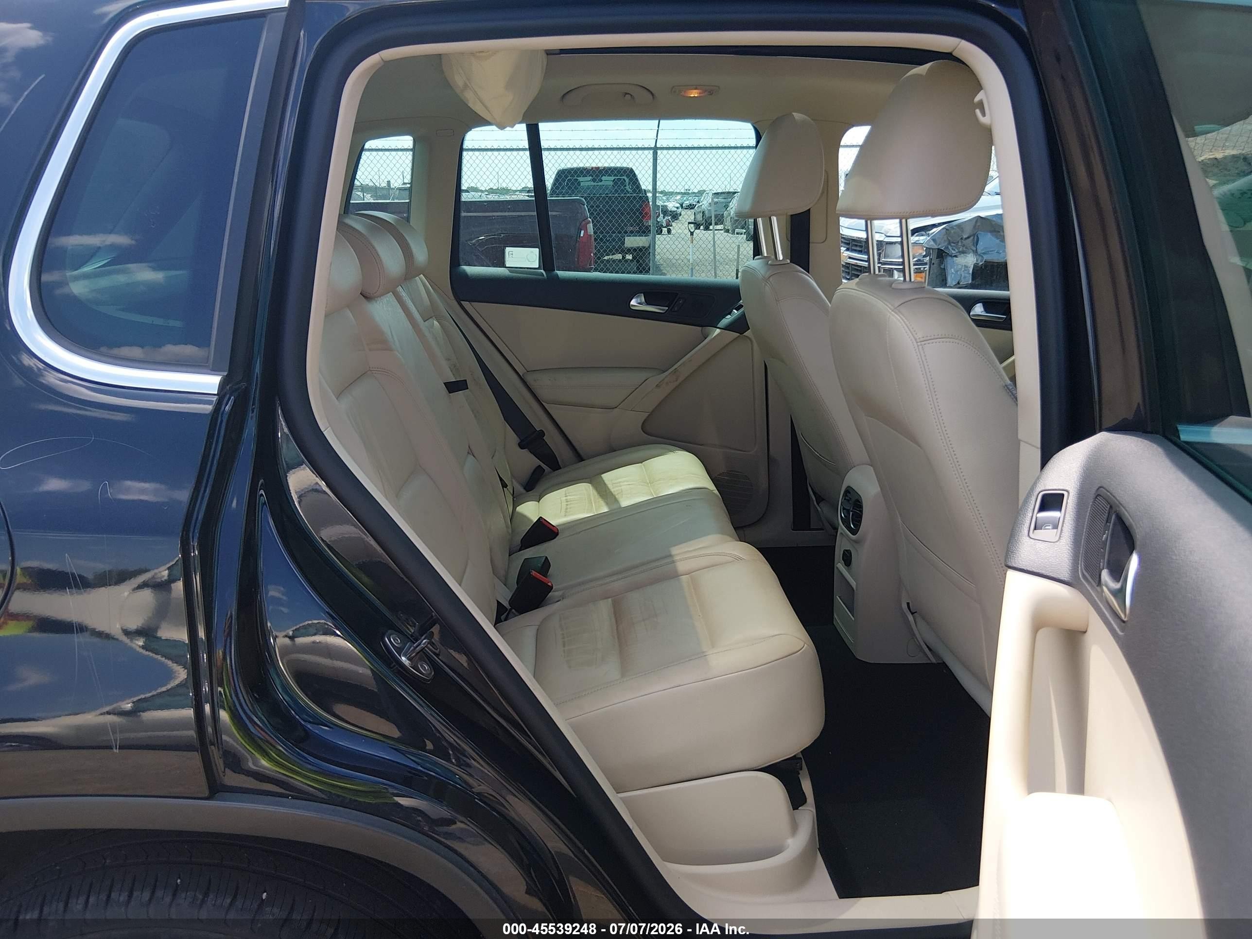 2011 Volkswagen Tiguan Sel Black vin: WVGBV7AX2BW545322