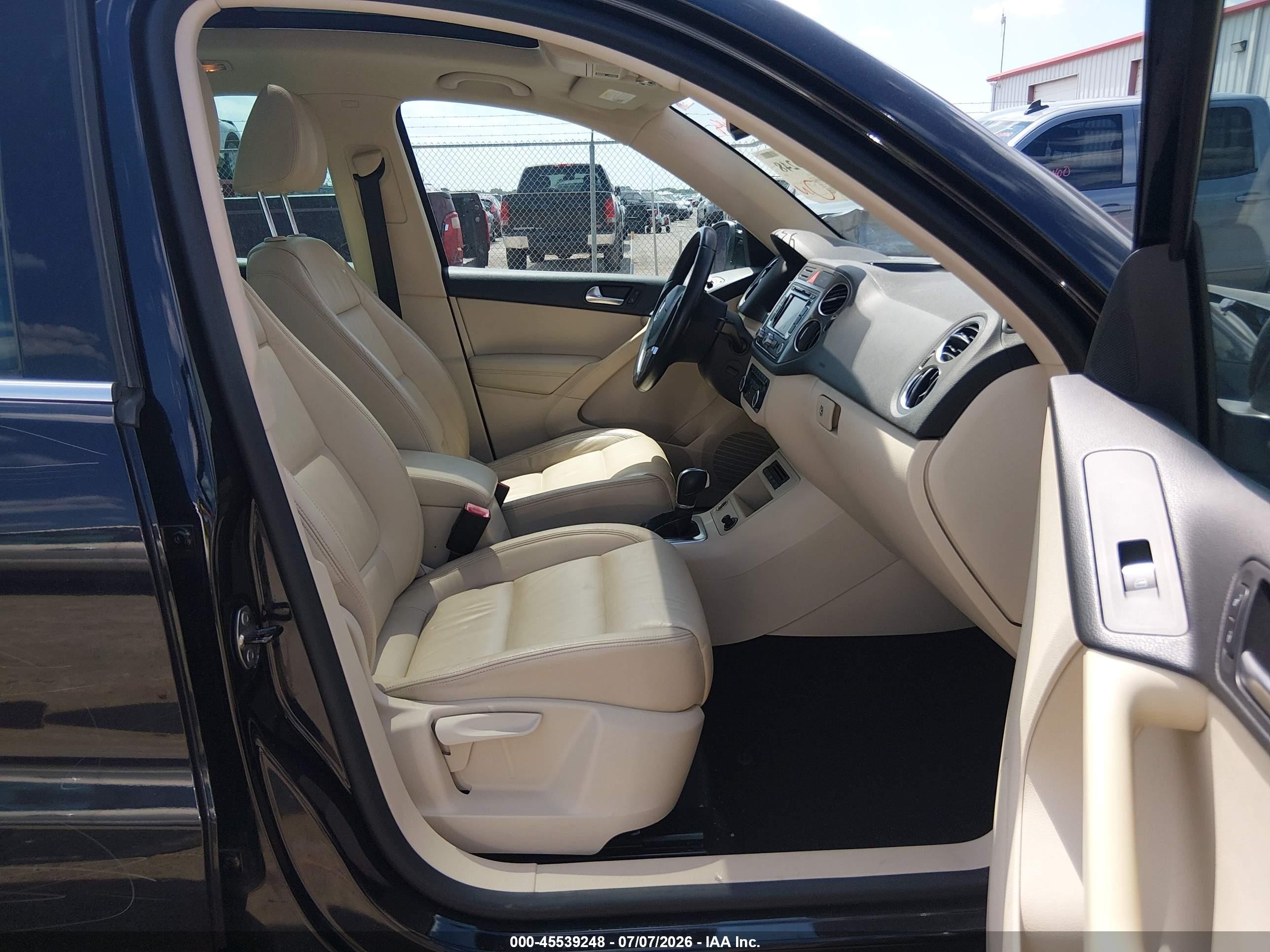 2011 Volkswagen Tiguan Sel Black vin: WVGBV7AX2BW545322