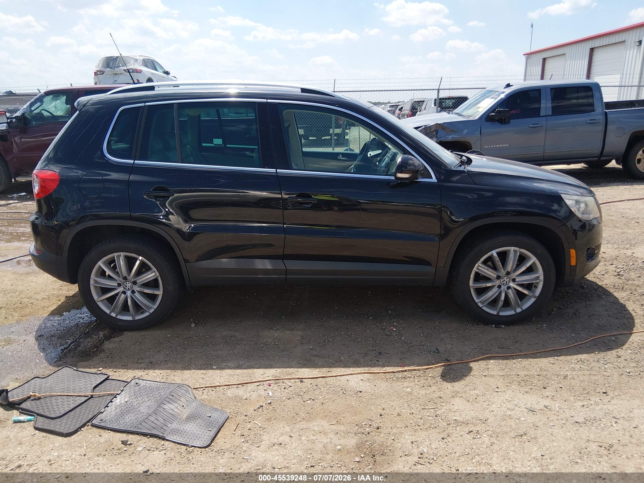 2011 Volkswagen Tiguan Sel Black vin: WVGBV7AX2BW545322