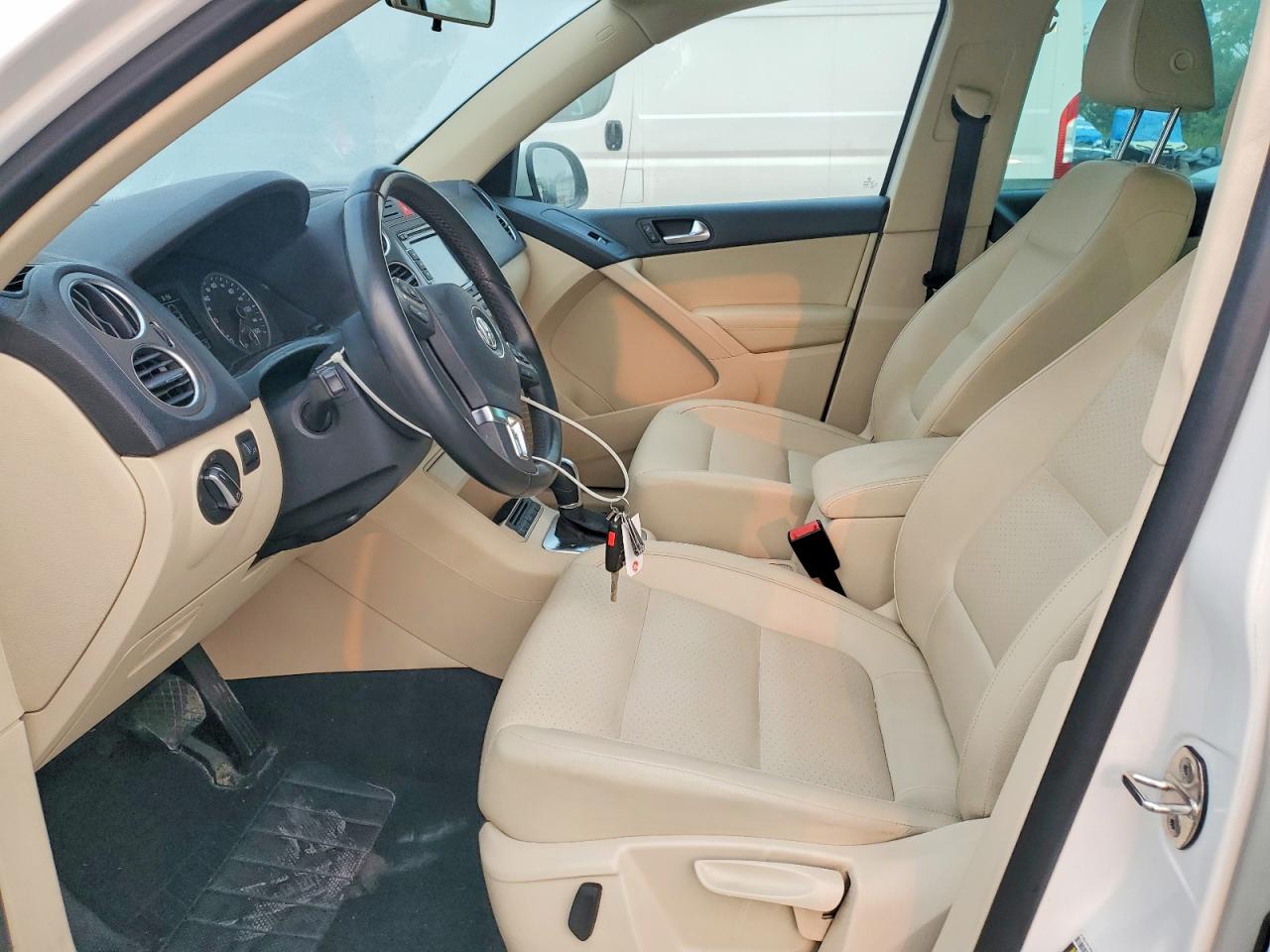 2011 Volkswagen Tiguan S/se/sel White vin: WVGBV7AX2BW549659