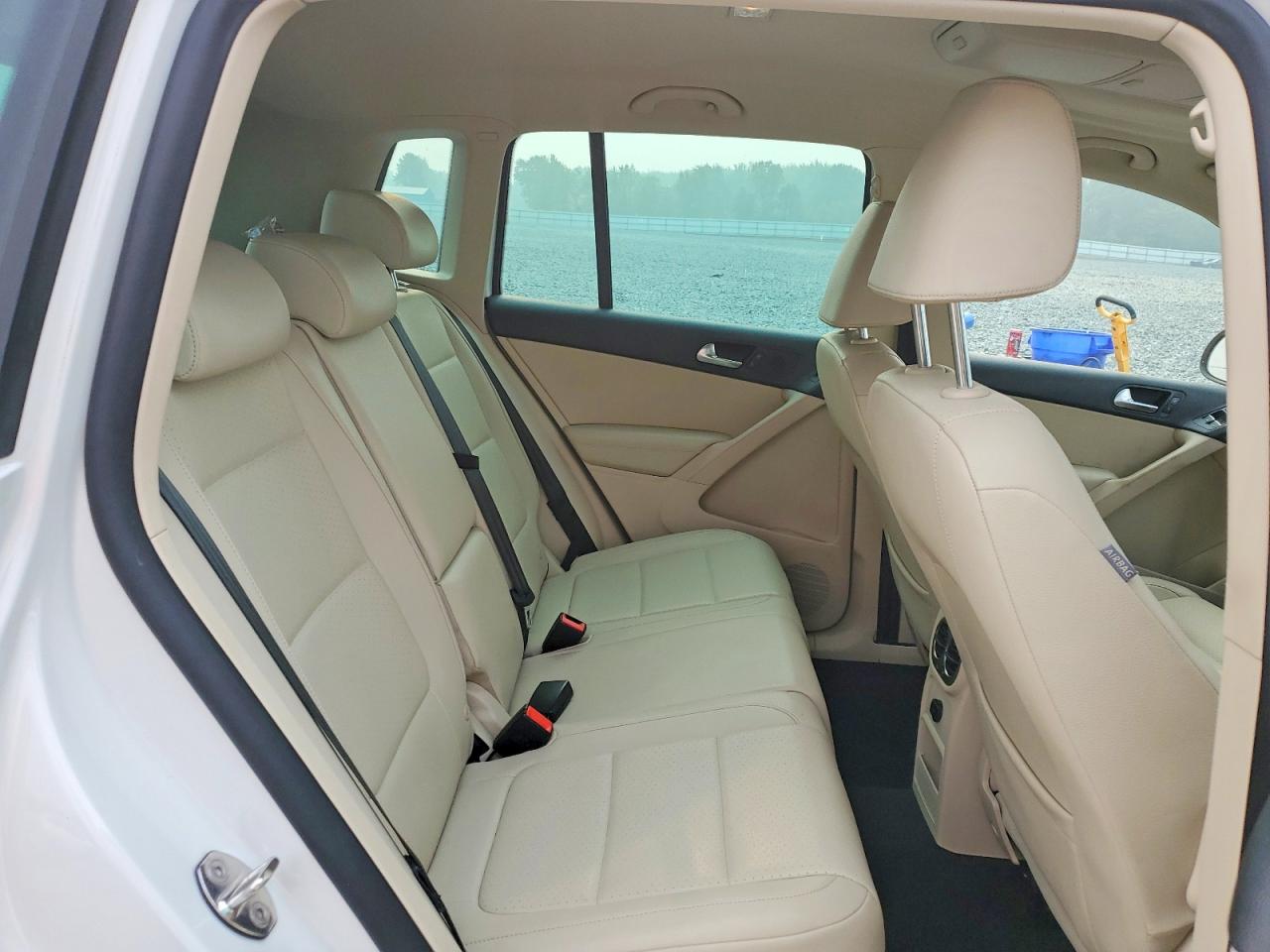 2011 Volkswagen Tiguan S/se/sel White vin: WVGBV7AX2BW549659
