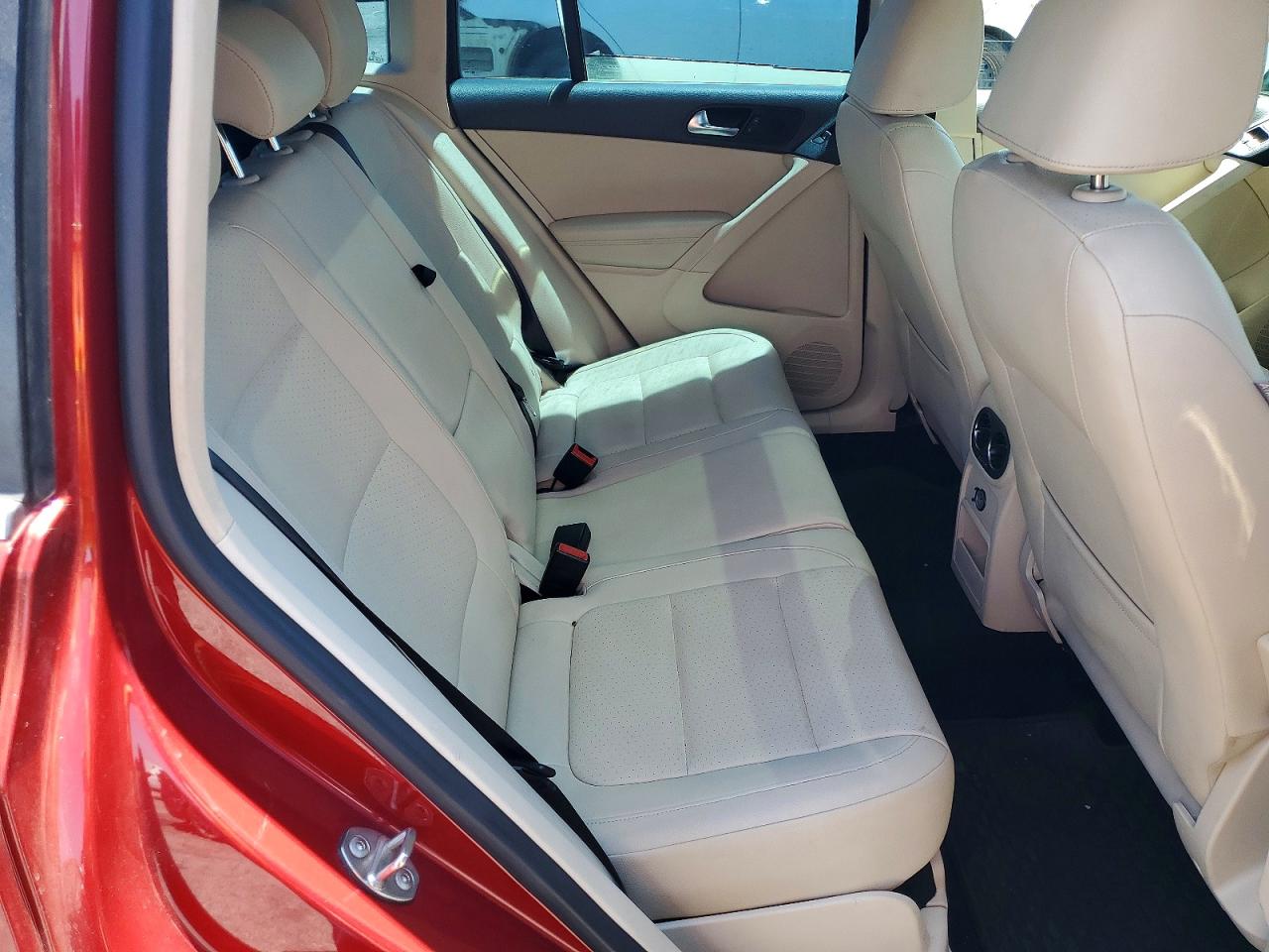 2012 Volkswagen Tiguan S Red vin: WVGBV7AX2CW102668