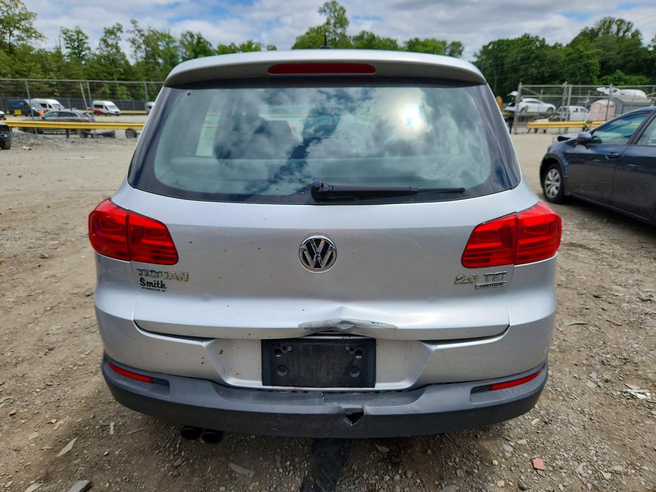 2012 Volkswagen Tiguan S Silver vin: WVGBV7AX2CW560307