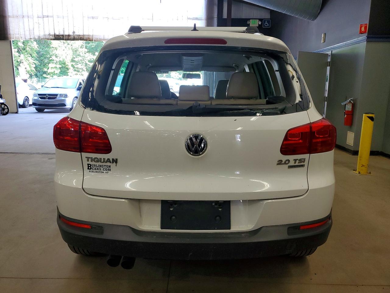 2012 Volkswagen Tiguan S White vin: WVGBV7AX2CW607397