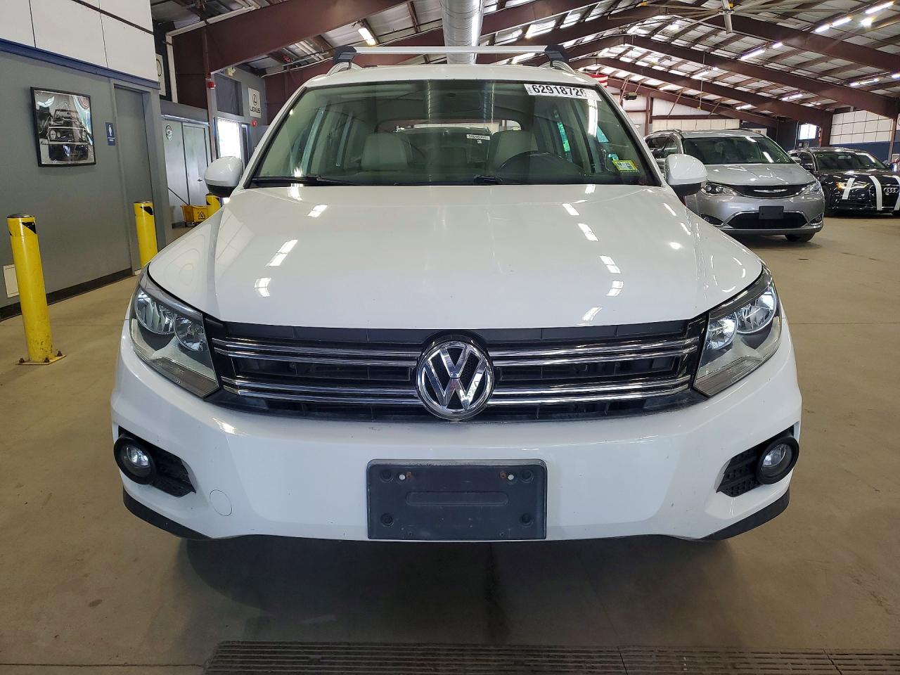 2012 Volkswagen Tiguan S White vin: WVGBV7AX2CW607397