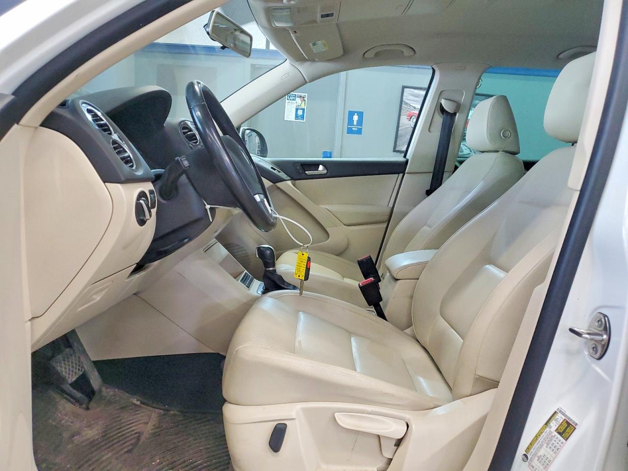 2012 Volkswagen Tiguan S White vin: WVGBV7AX2CW607397