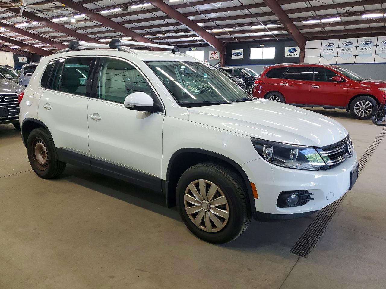 2012 Volkswagen Tiguan S White vin: WVGBV7AX2CW607397