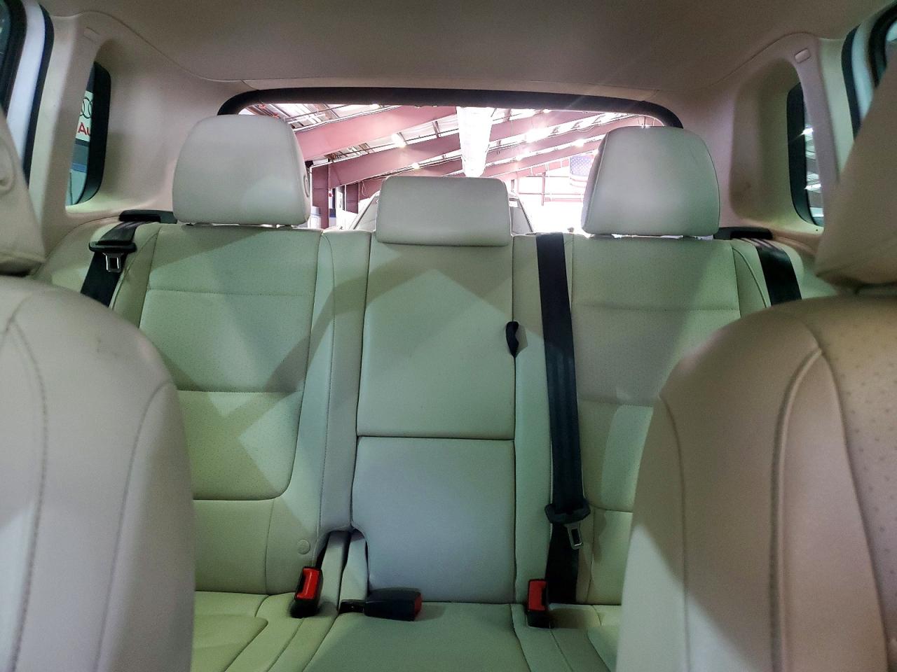 2012 Volkswagen Tiguan S White vin: WVGBV7AX2CW607397