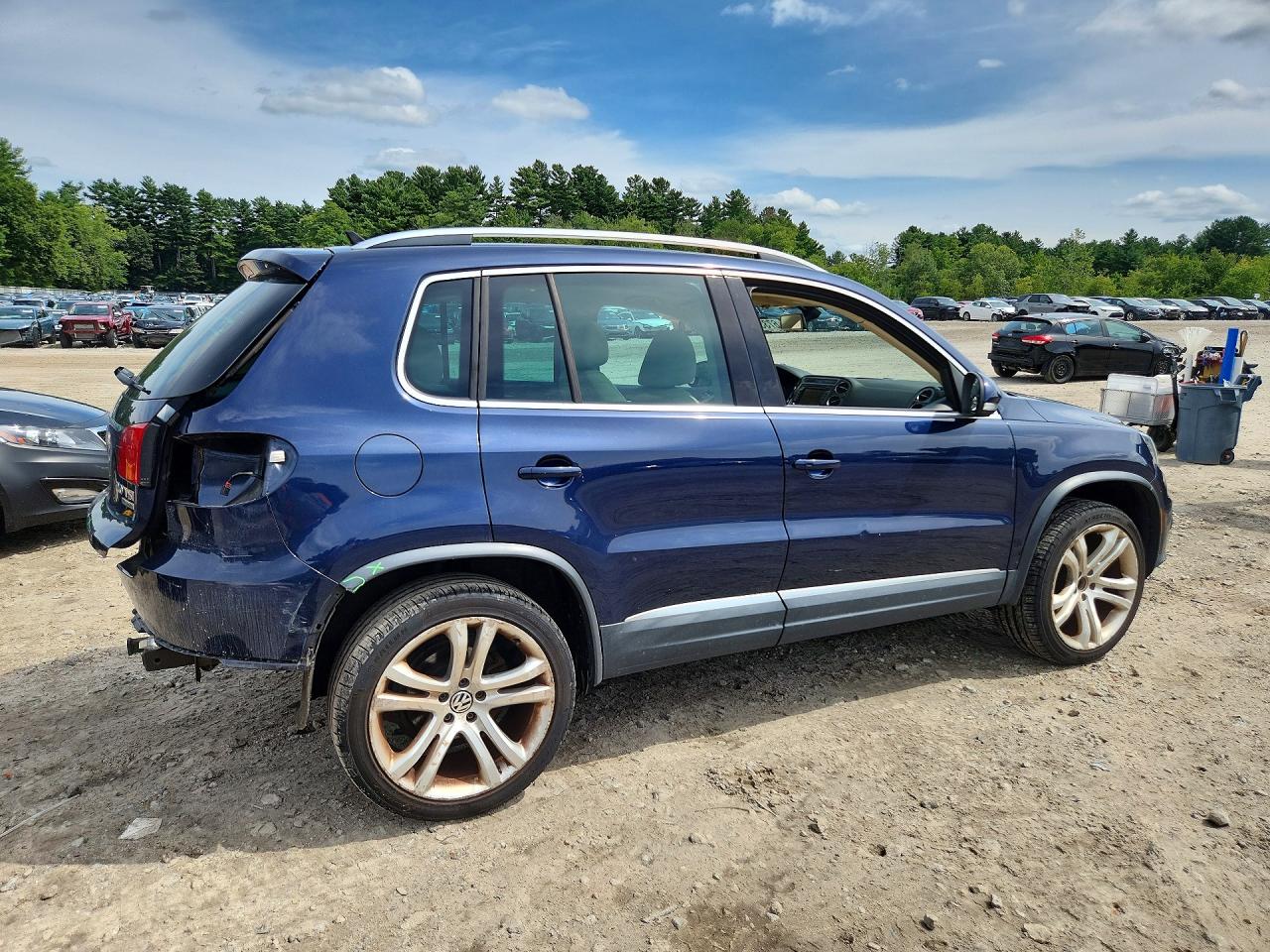 2012 Volkswagen Tiguan S Blue vin: WVGBV7AX2CW607755