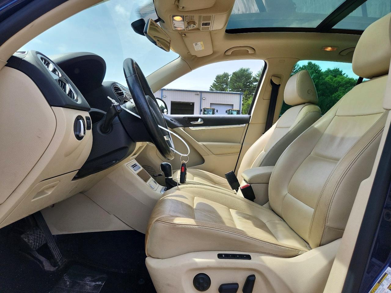 2012 Volkswagen Tiguan S Blue vin: WVGBV7AX2CW607755