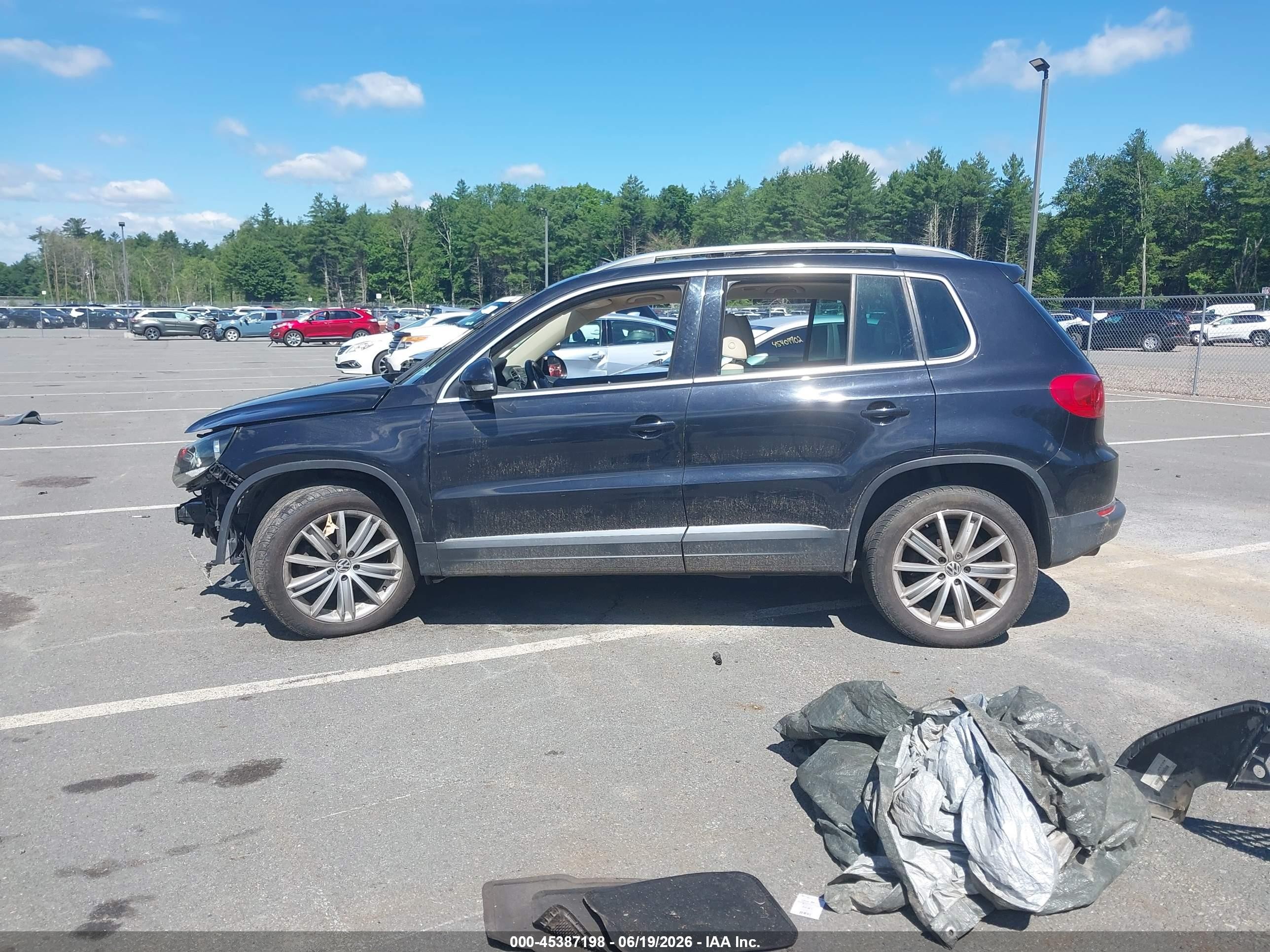 2012 Volkswagen Tiguan Se Black vin: WVGBV7AX2CW609358