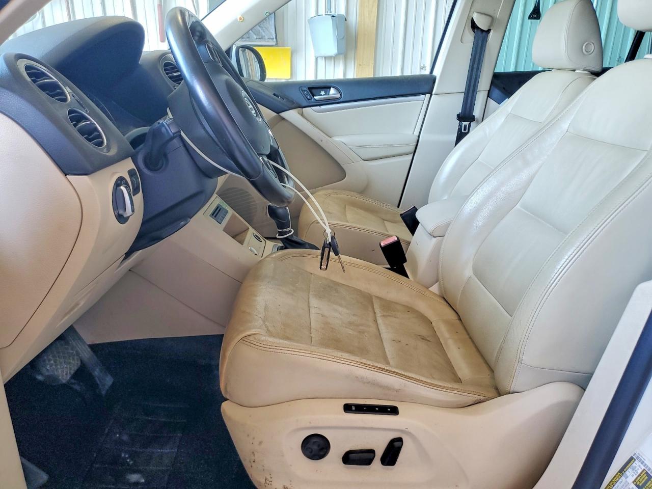 2013 Volkswagen Tiguan S Белый vin: WVGBV7AX2DW501582