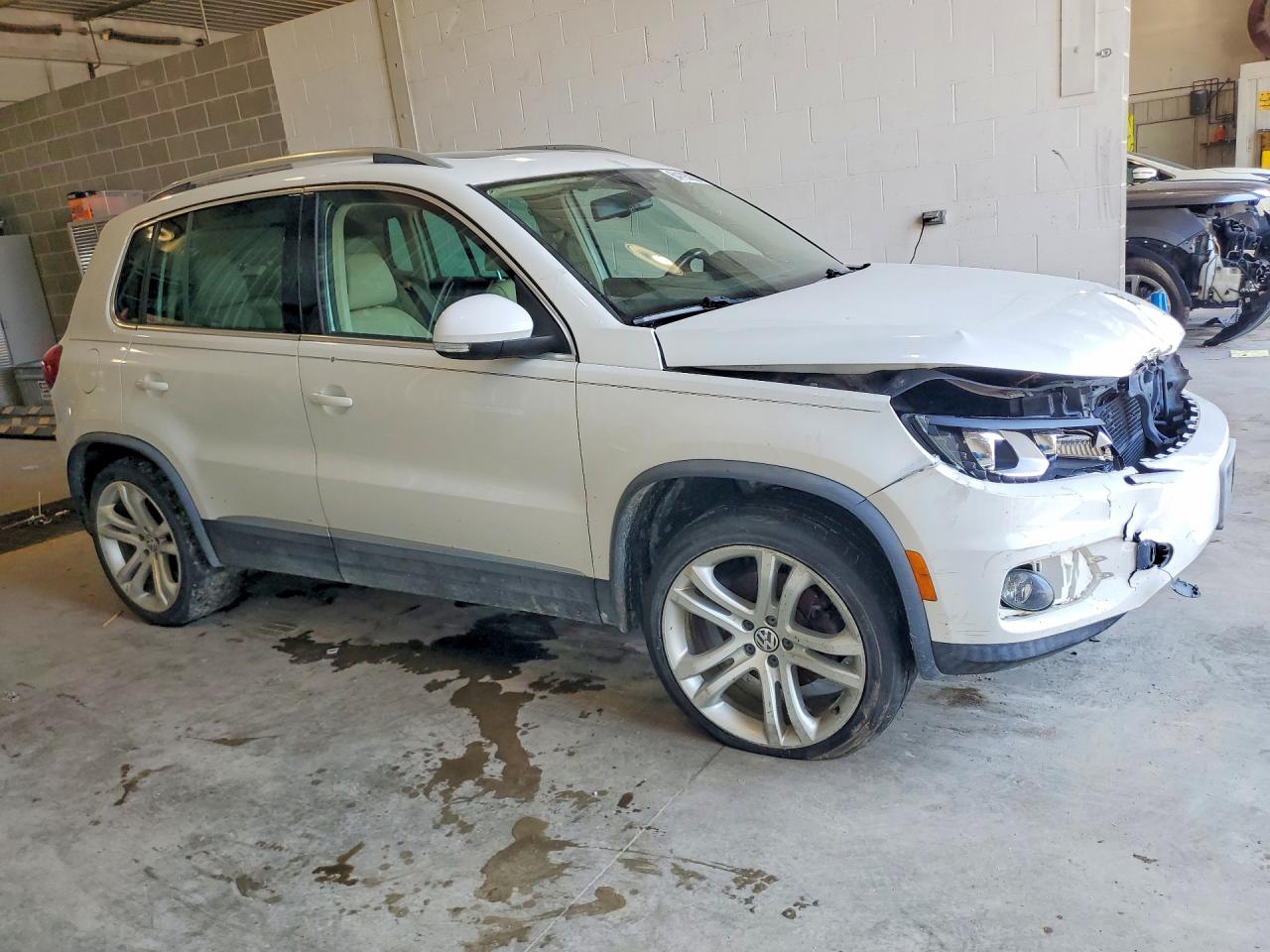 2013 Volkswagen Tiguan S Белый vin: WVGBV7AX2DW501582