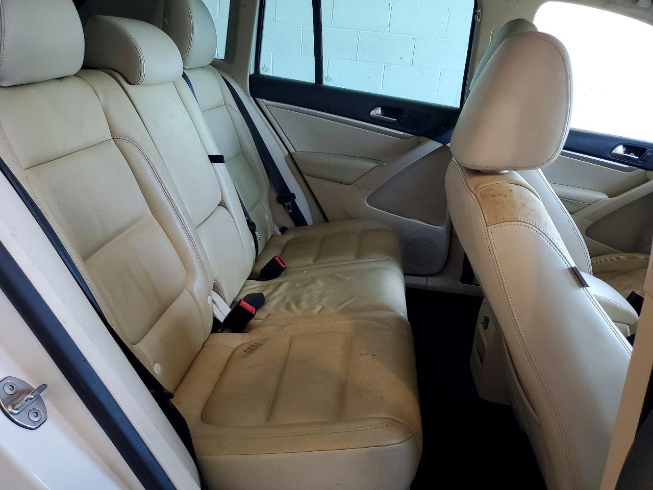 2013 Volkswagen Tiguan S Белый vin: WVGBV7AX2DW501582