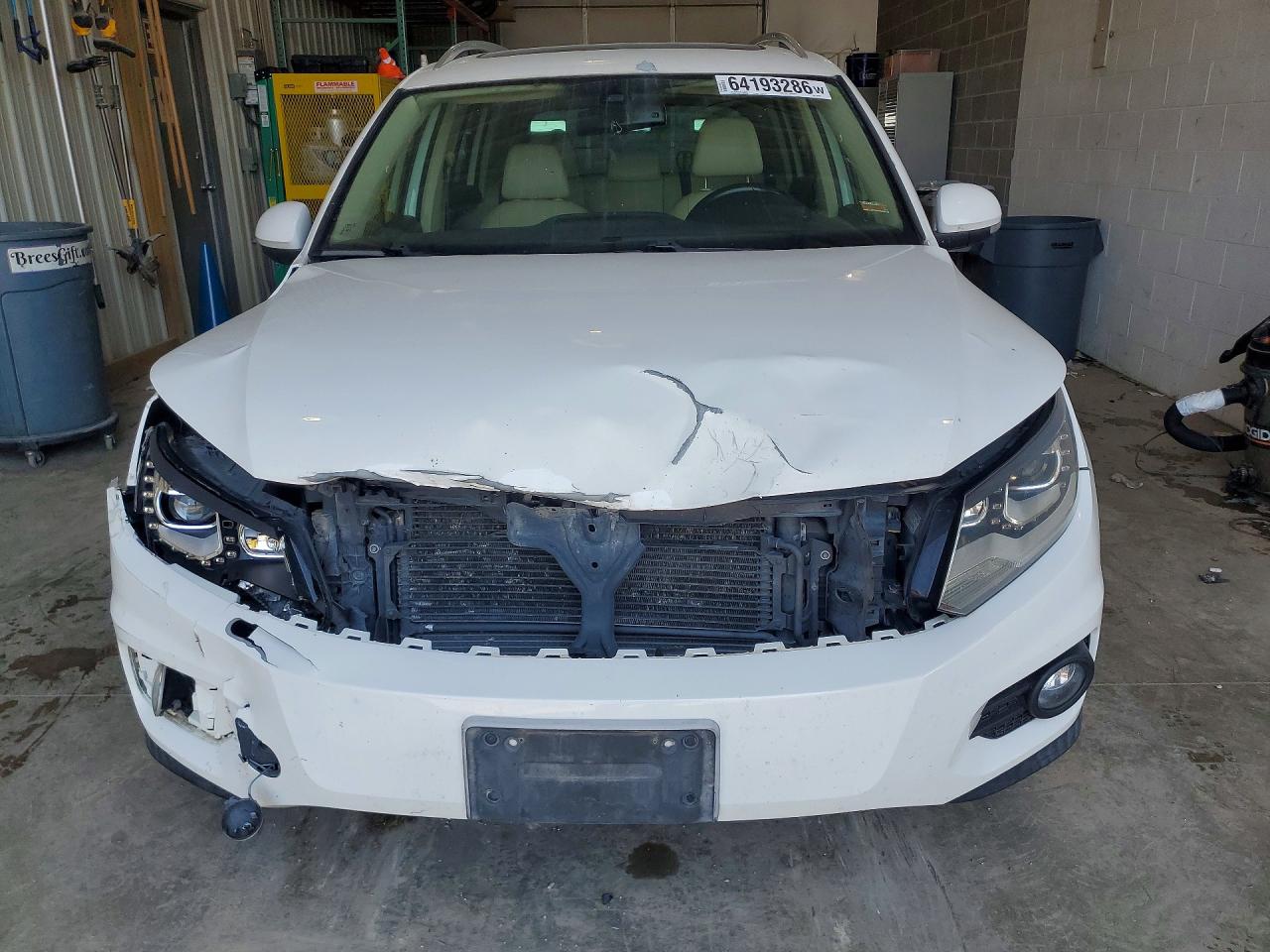 2013 Volkswagen Tiguan S Белый vin: WVGBV7AX2DW501582
