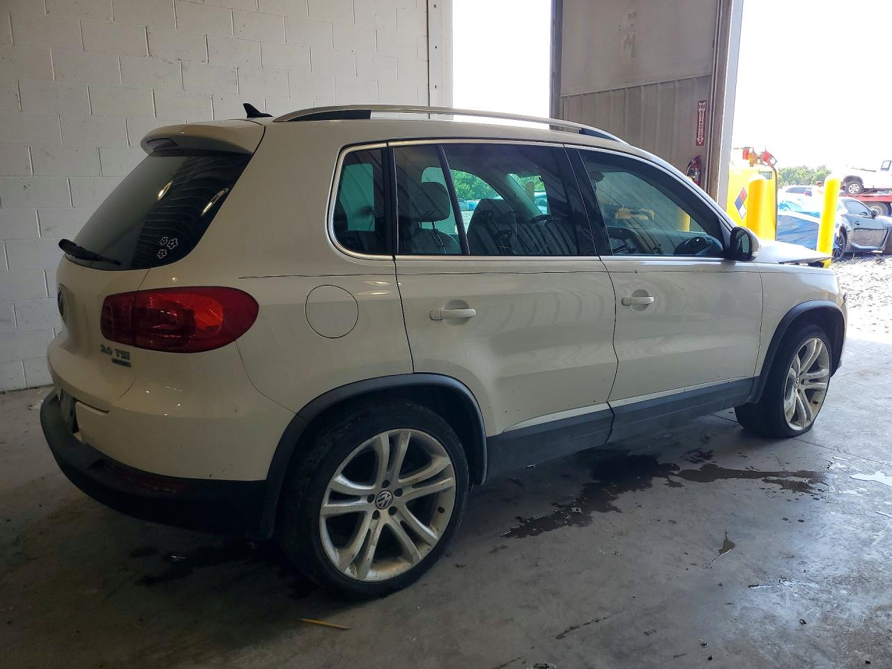 2013 Volkswagen Tiguan S Белый vin: WVGBV7AX2DW501582