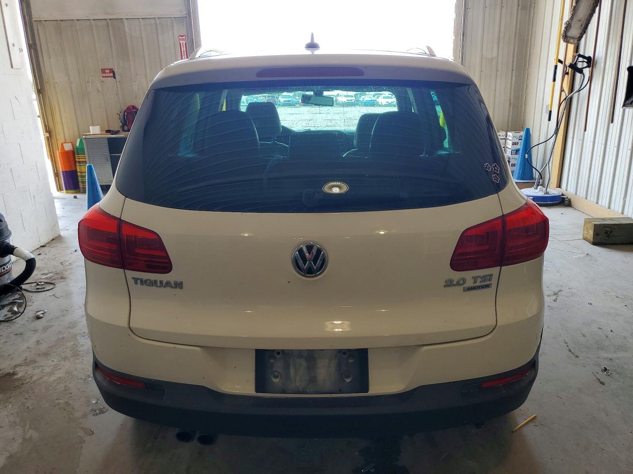 2013 Volkswagen Tiguan S Белый vin: WVGBV7AX2DW501582