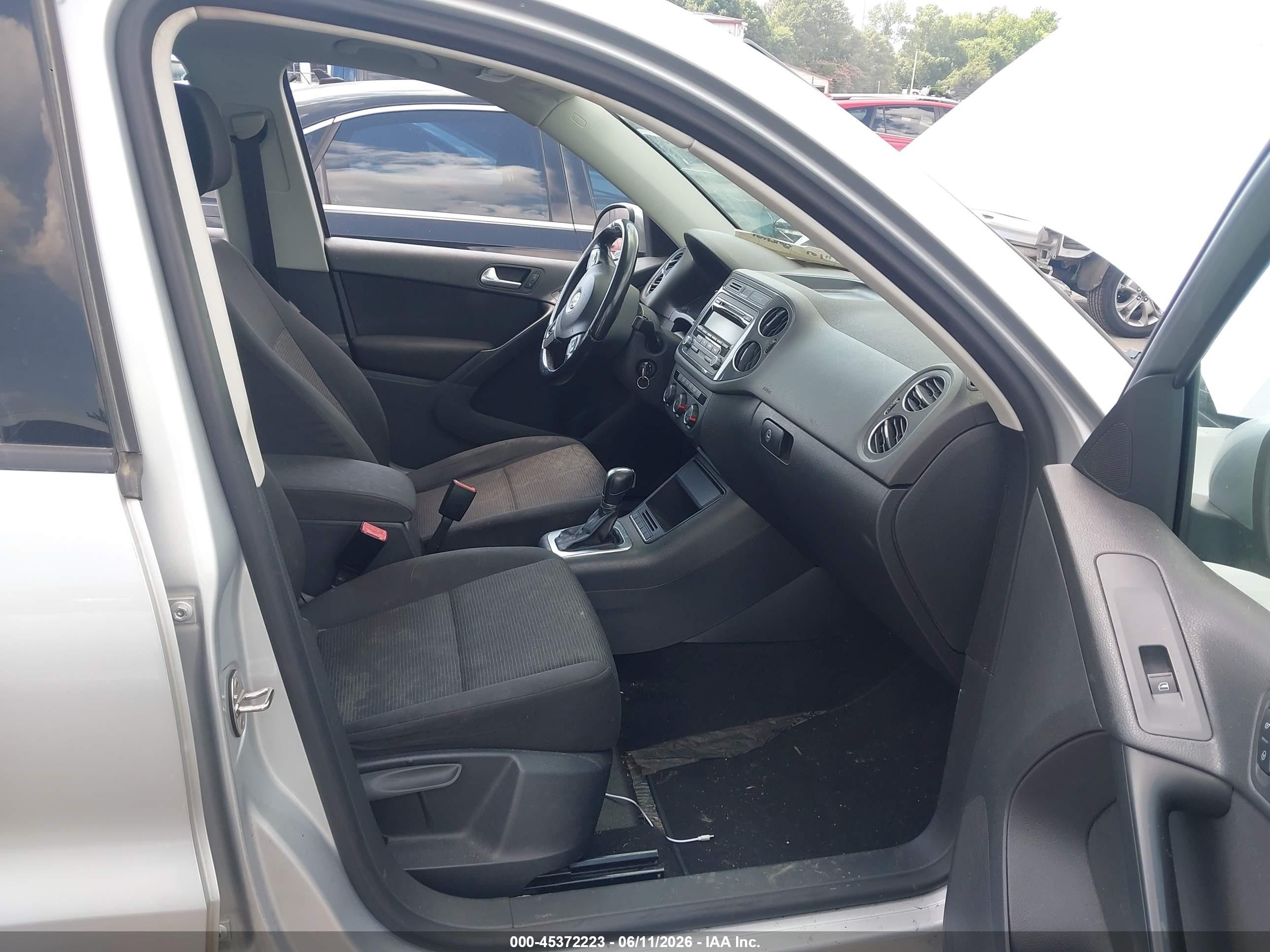 2013 Volkswagen Tiguan S Silver vin: WVGBV7AX2DW548398