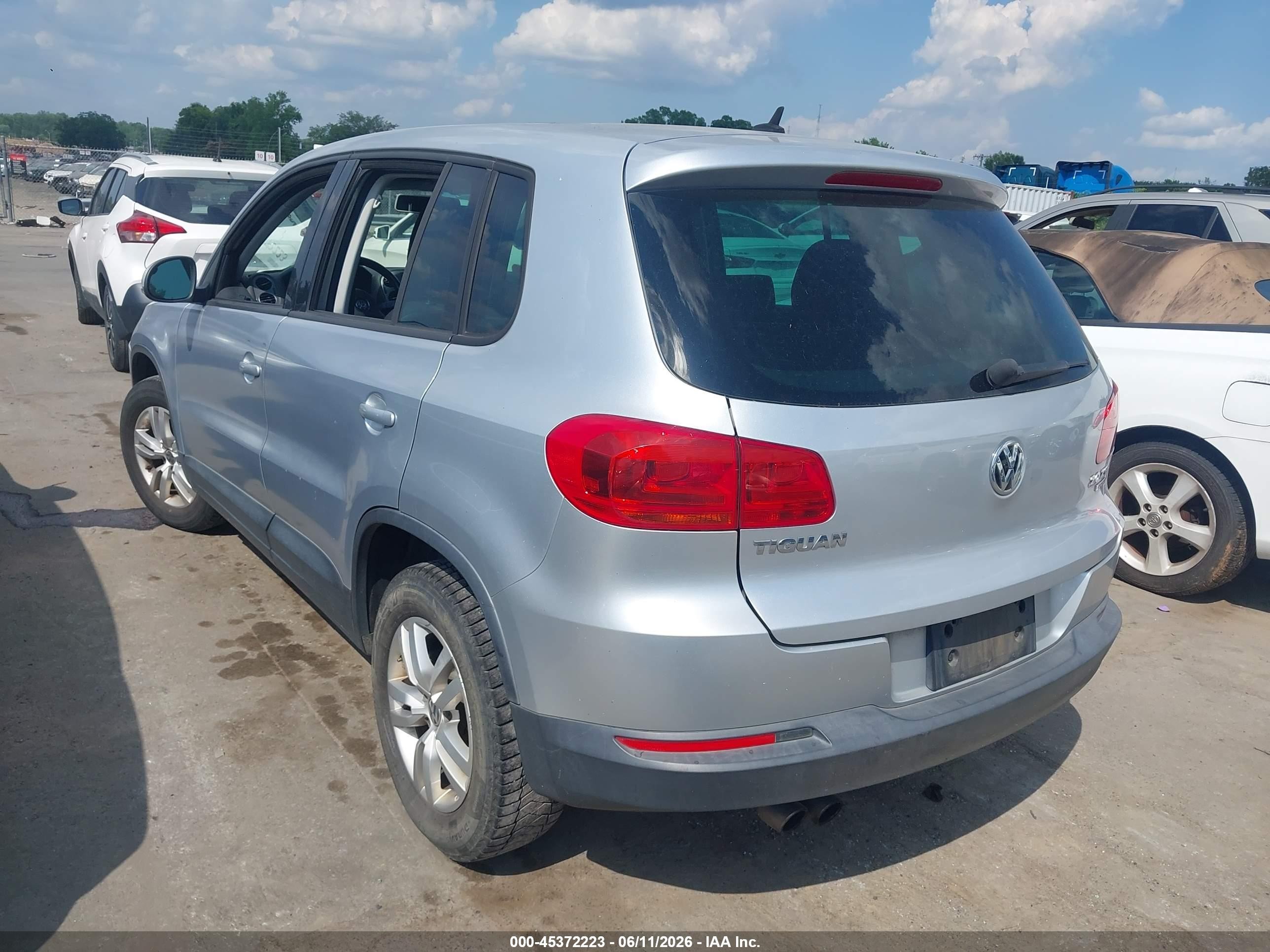 2013 Volkswagen Tiguan S Silver vin: WVGBV7AX2DW548398