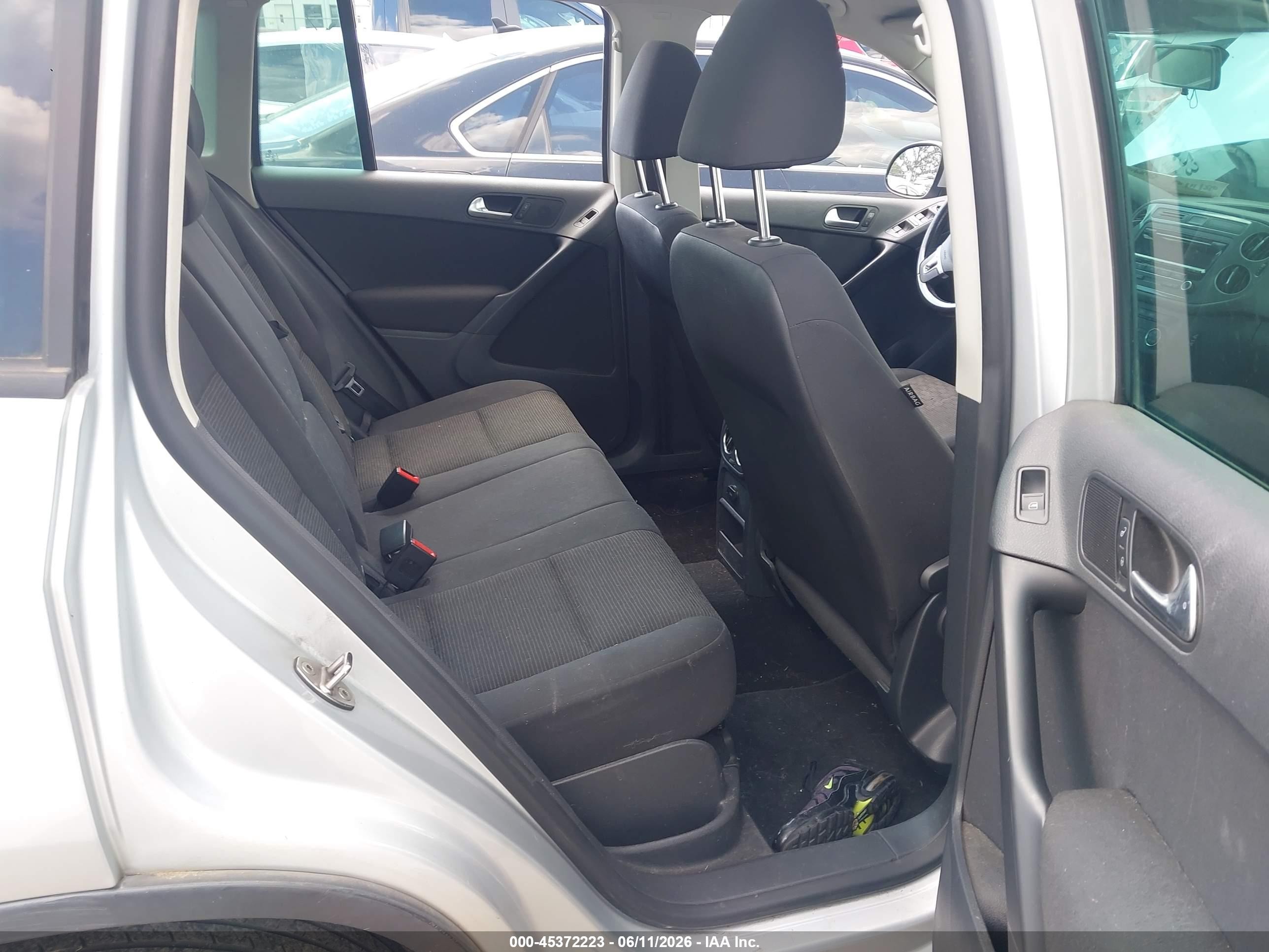 2013 Volkswagen Tiguan S Silver vin: WVGBV7AX2DW548398