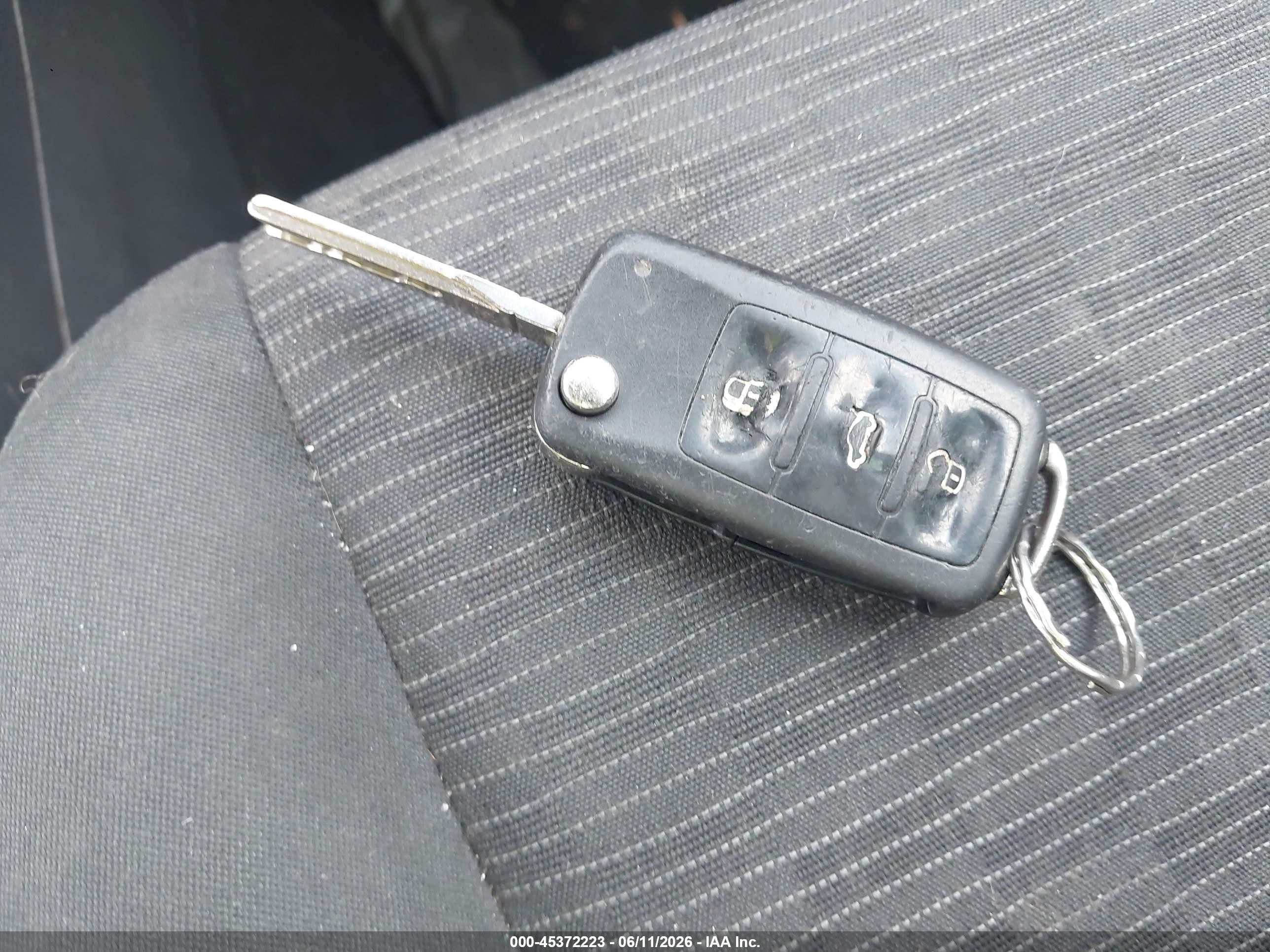 2013 Volkswagen Tiguan S Silver vin: WVGBV7AX2DW548398