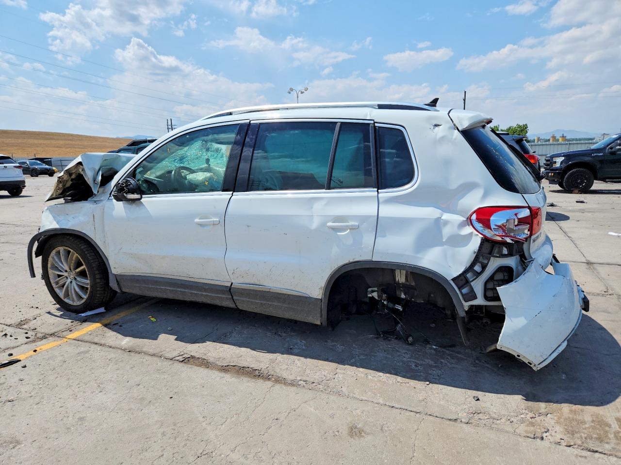 2015 Volkswagen Tiguan S Белый vin: WVGBV7AX2FW507773