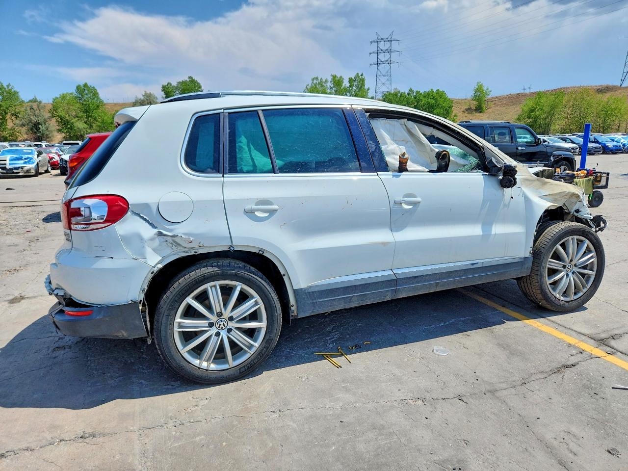 2015 Volkswagen Tiguan S Белый vin: WVGBV7AX2FW507773