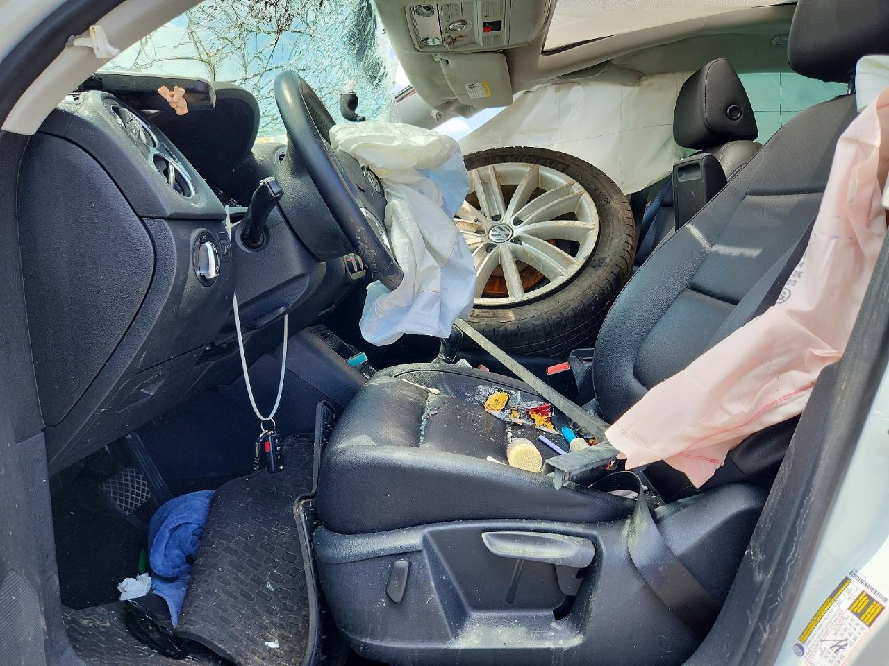 2015 Volkswagen Tiguan S Белый vin: WVGBV7AX2FW507773