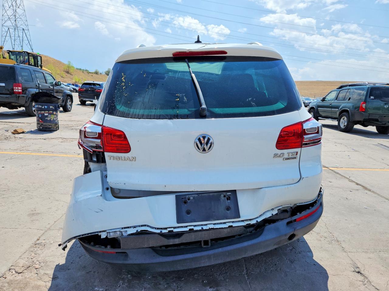 2015 Volkswagen Tiguan S Белый vin: WVGBV7AX2FW507773