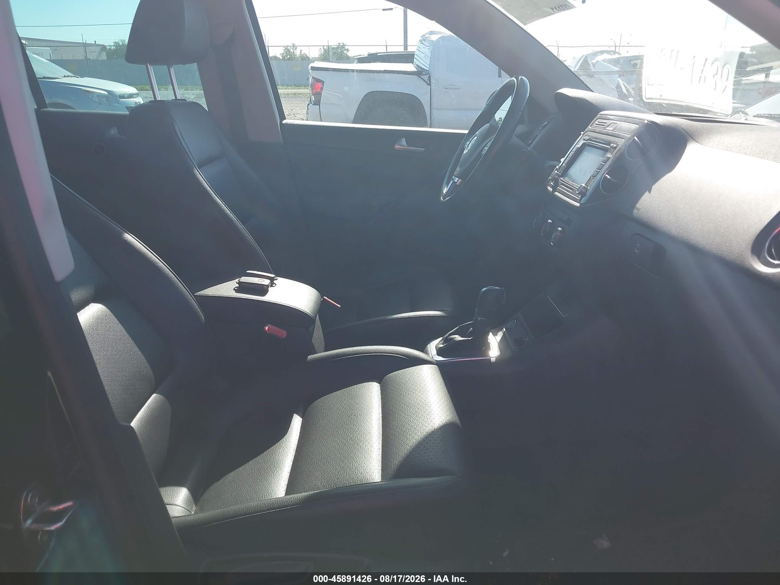 2015 Volkswagen Tiguan Se Черный vin: WVGBV7AX2FW554897