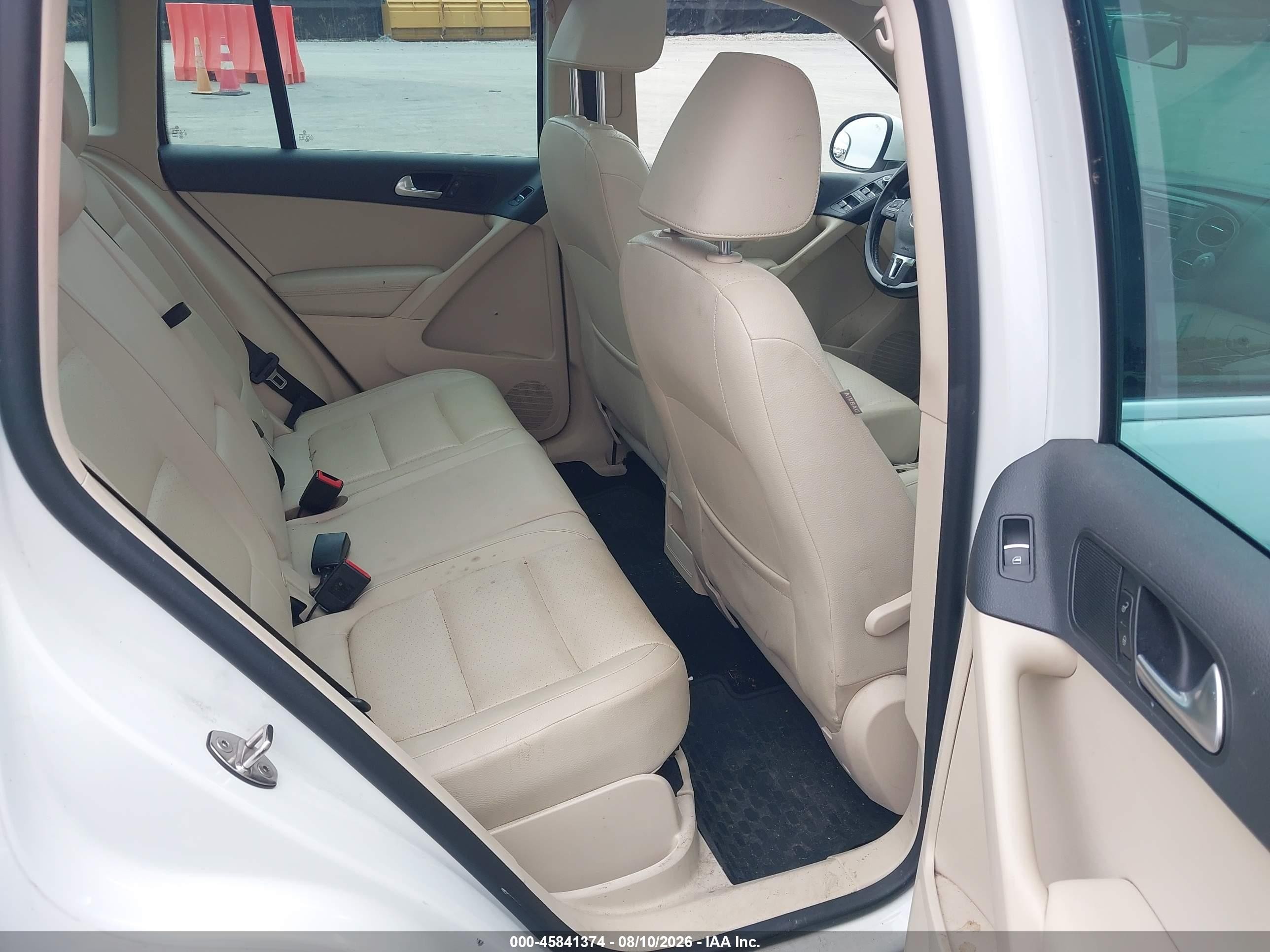 2015 Volkswagen Tiguan Se Белый vin: WVGBV7AX2FW588337