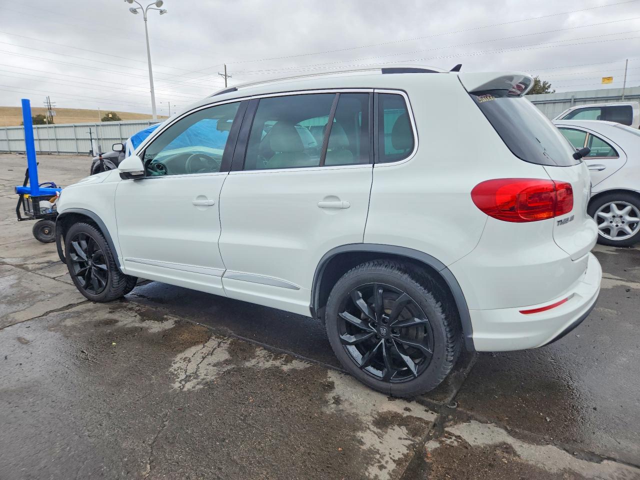 2015 Volkswagen Tiguan S White vin: WVGBV7AX2FW599404
