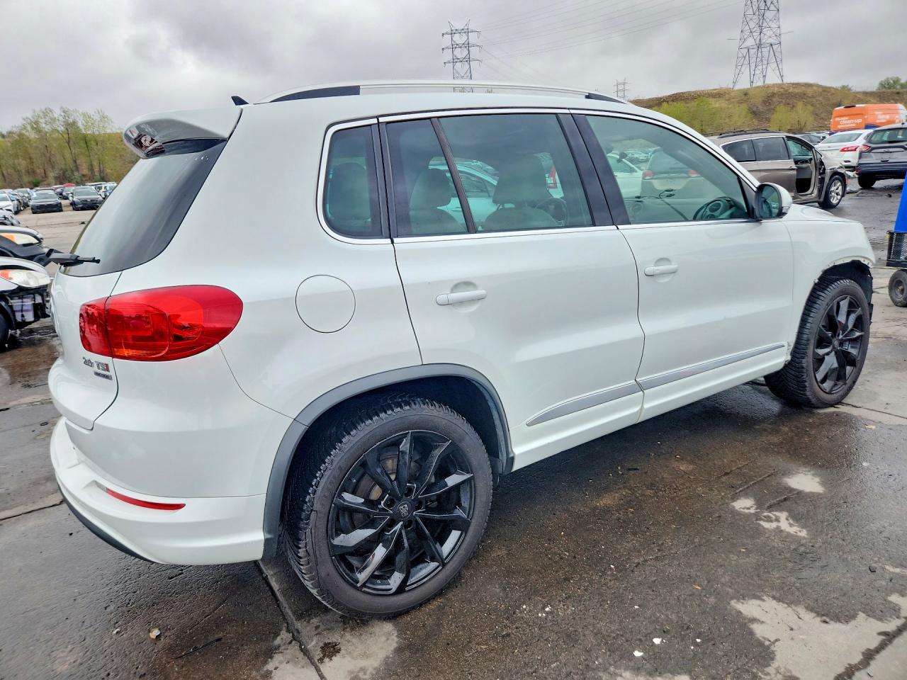 2015 Volkswagen Tiguan S White vin: WVGBV7AX2FW599404