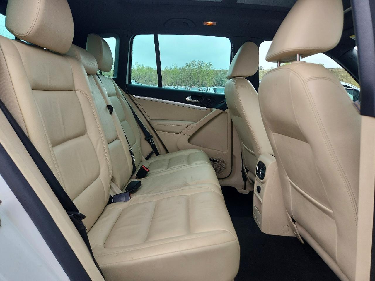 2015 Volkswagen Tiguan S White vin: WVGBV7AX2FW599404