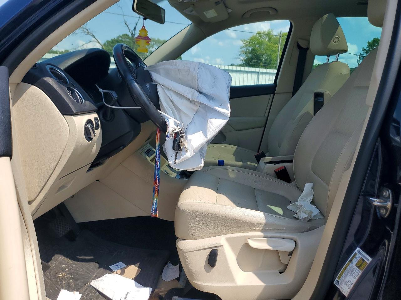 2015 Volkswagen Tiguan S Blue vin: WVGBV7AX2FW603404