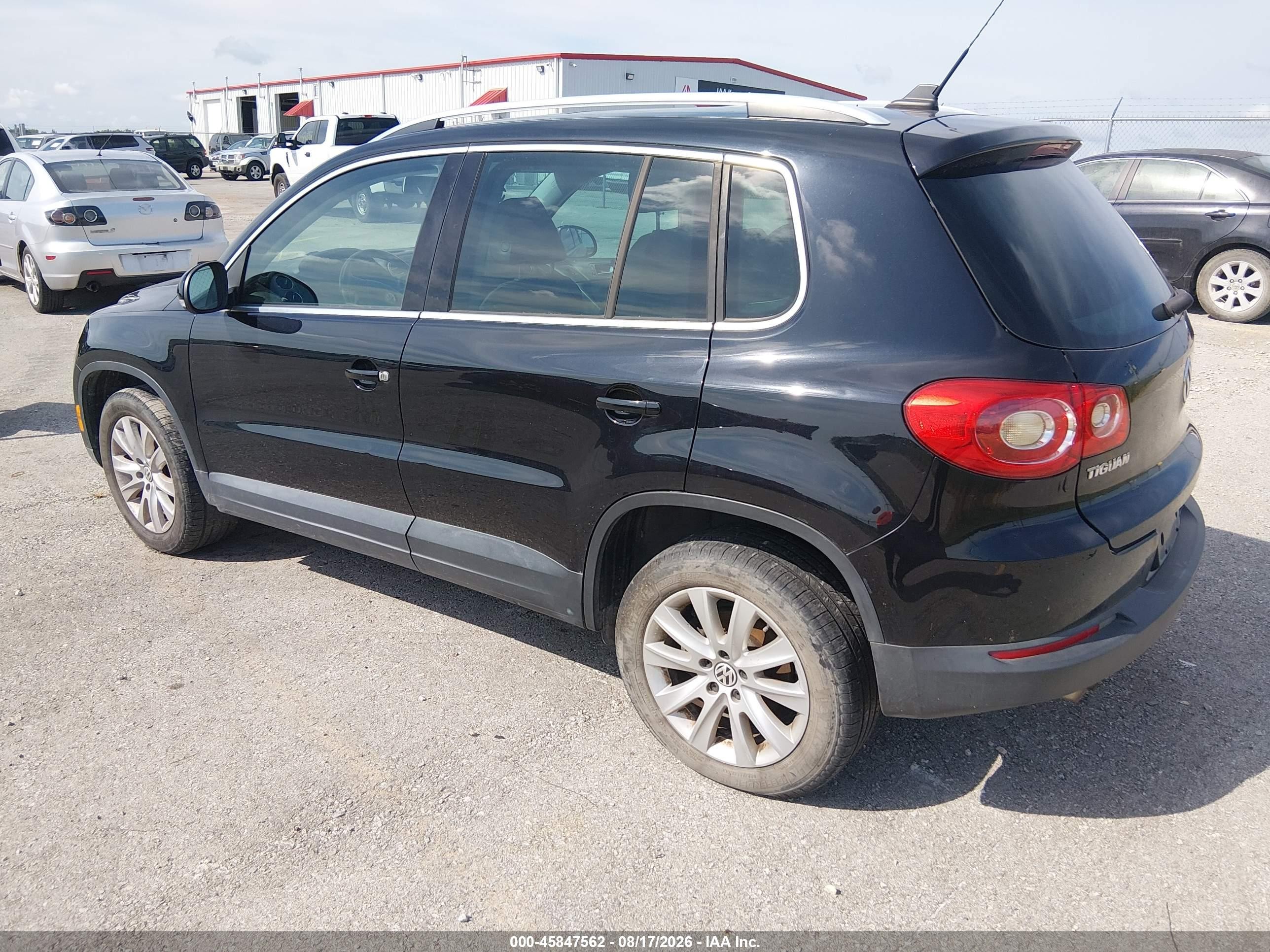 2010 Volkswagen Tiguan Se Black vin: WVGBV7AX3AW501053