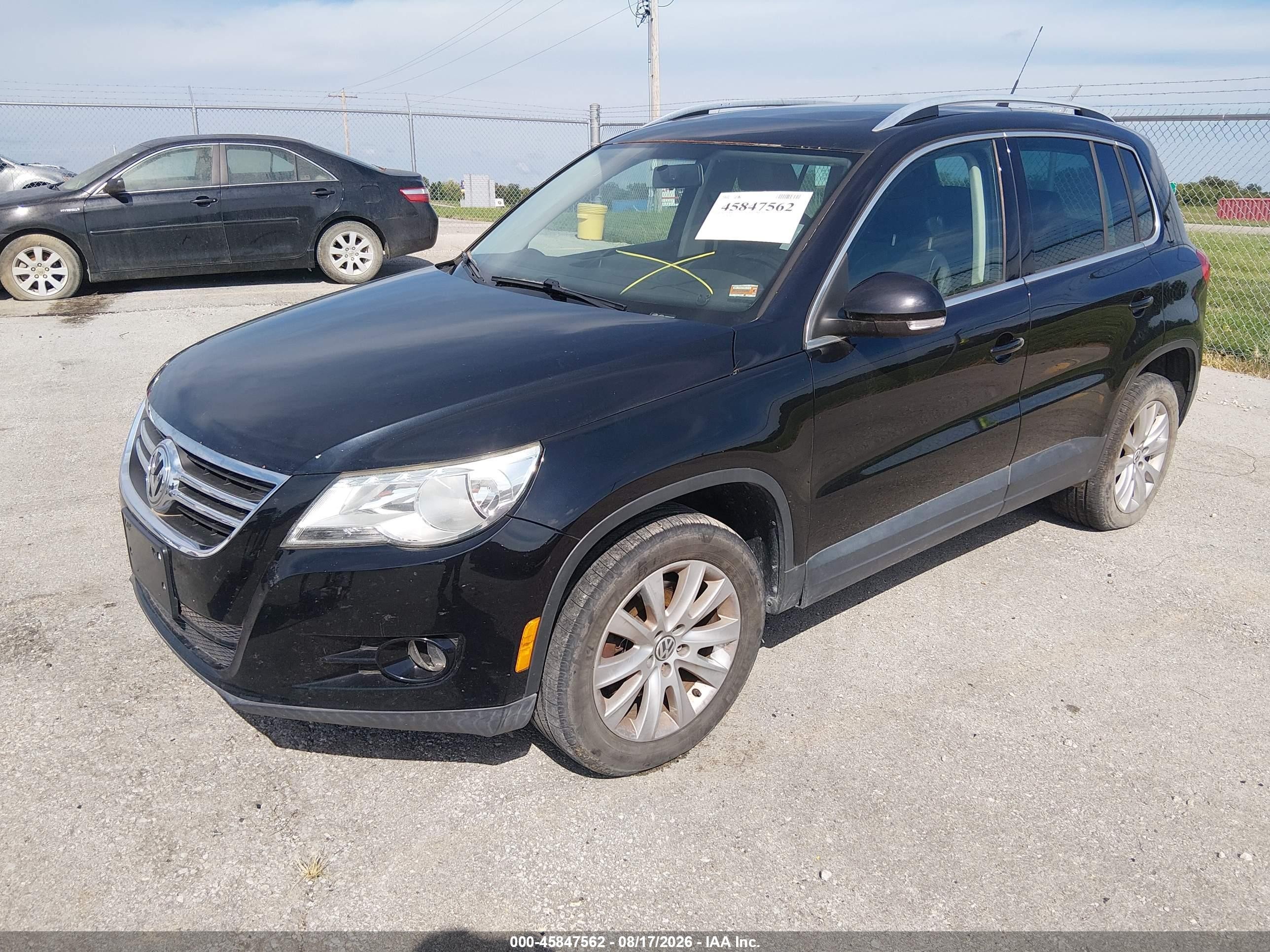 2010 Volkswagen Tiguan Se Black vin: WVGBV7AX3AW501053