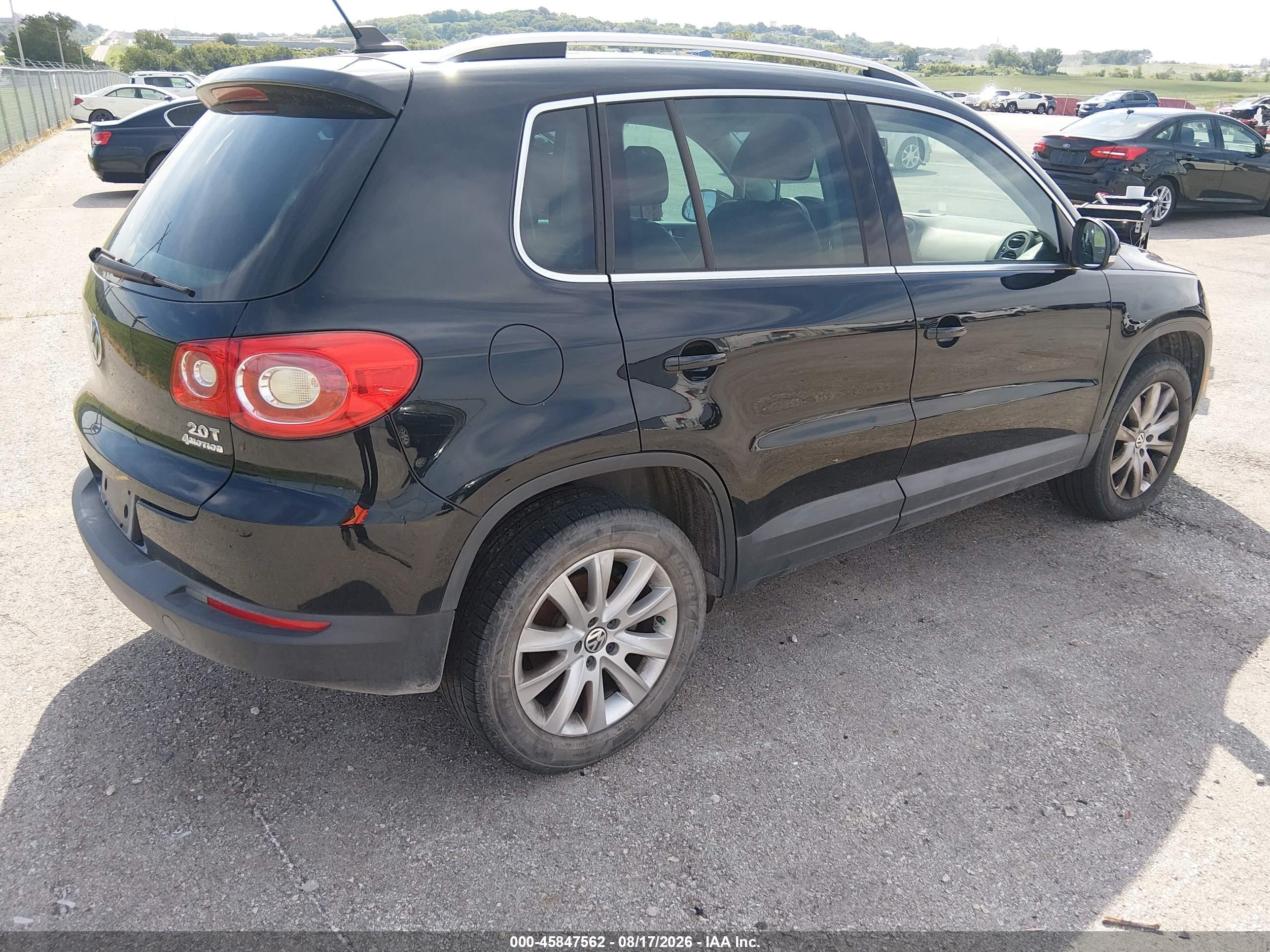 2010 Volkswagen Tiguan Se Black vin: WVGBV7AX3AW501053