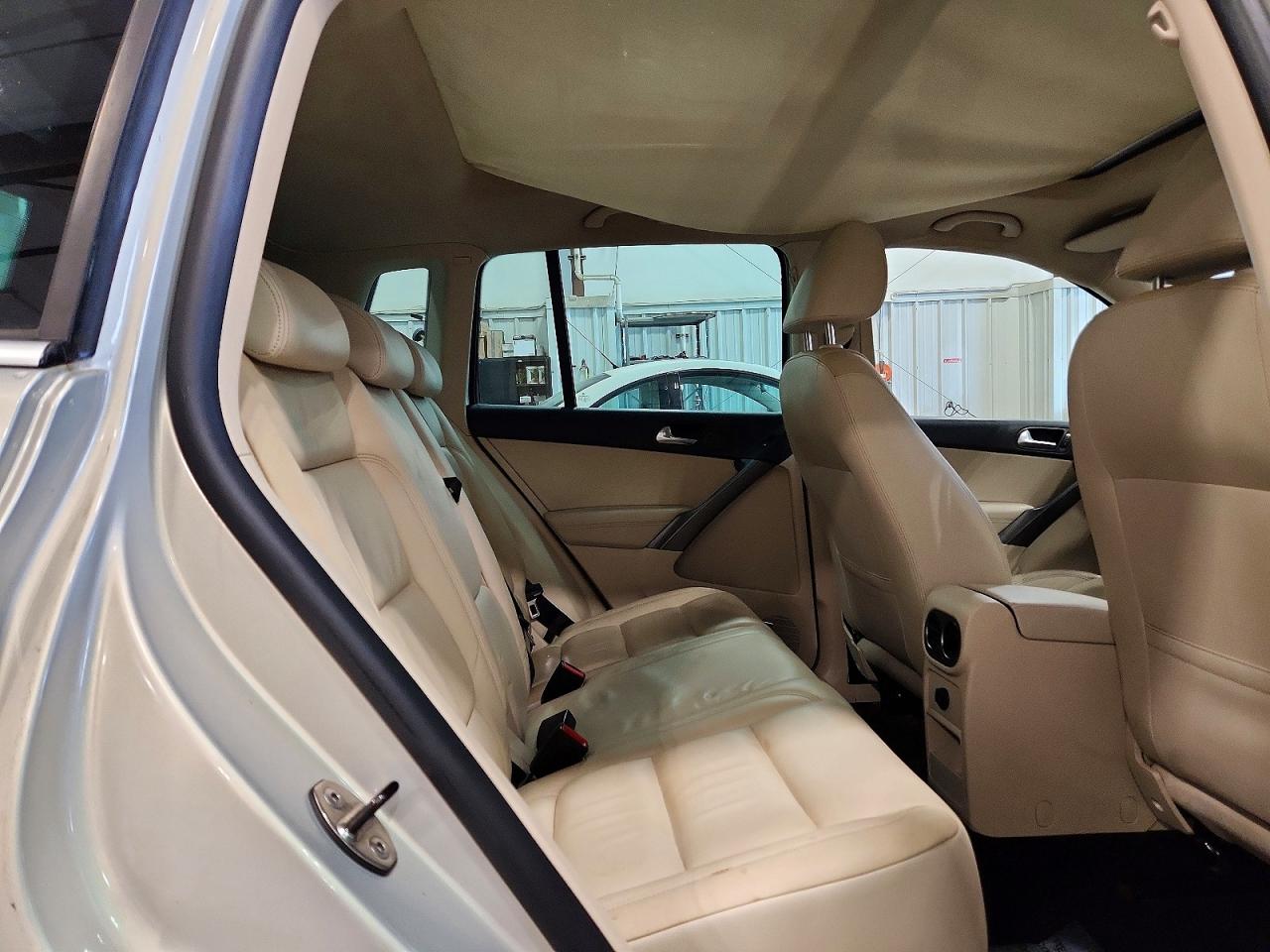 2010 Volkswagen Tiguan Se Silver vin: WVGBV7AX3AW511548