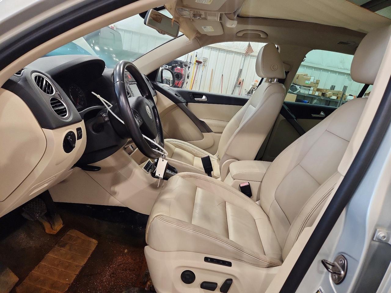 2010 Volkswagen Tiguan Se Silver vin: WVGBV7AX3AW511548