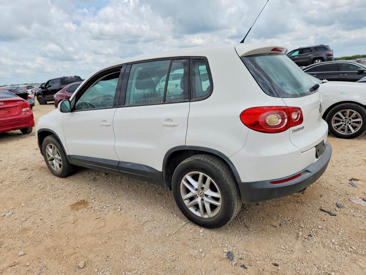 2011 Volkswagen Tiguan S White vin: WVGBV7AX3BW510370