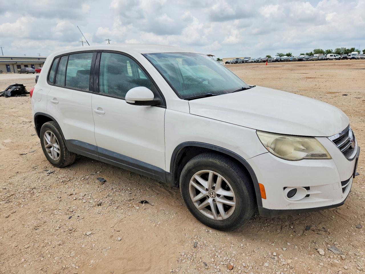 2011 Volkswagen Tiguan S White vin: WVGBV7AX3BW510370