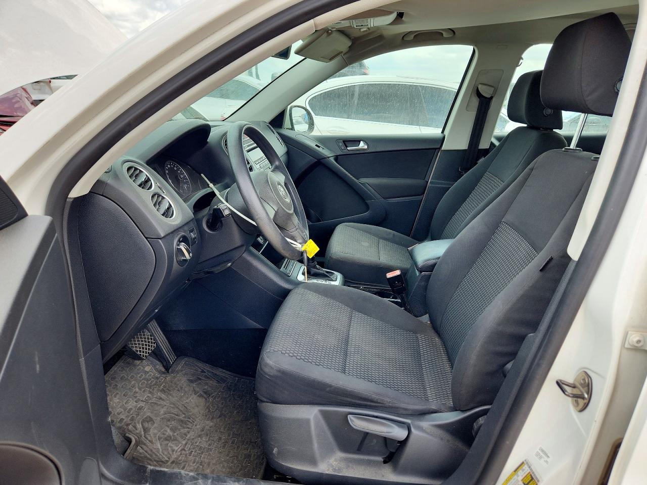 2011 Volkswagen Tiguan S White vin: WVGBV7AX3BW510370